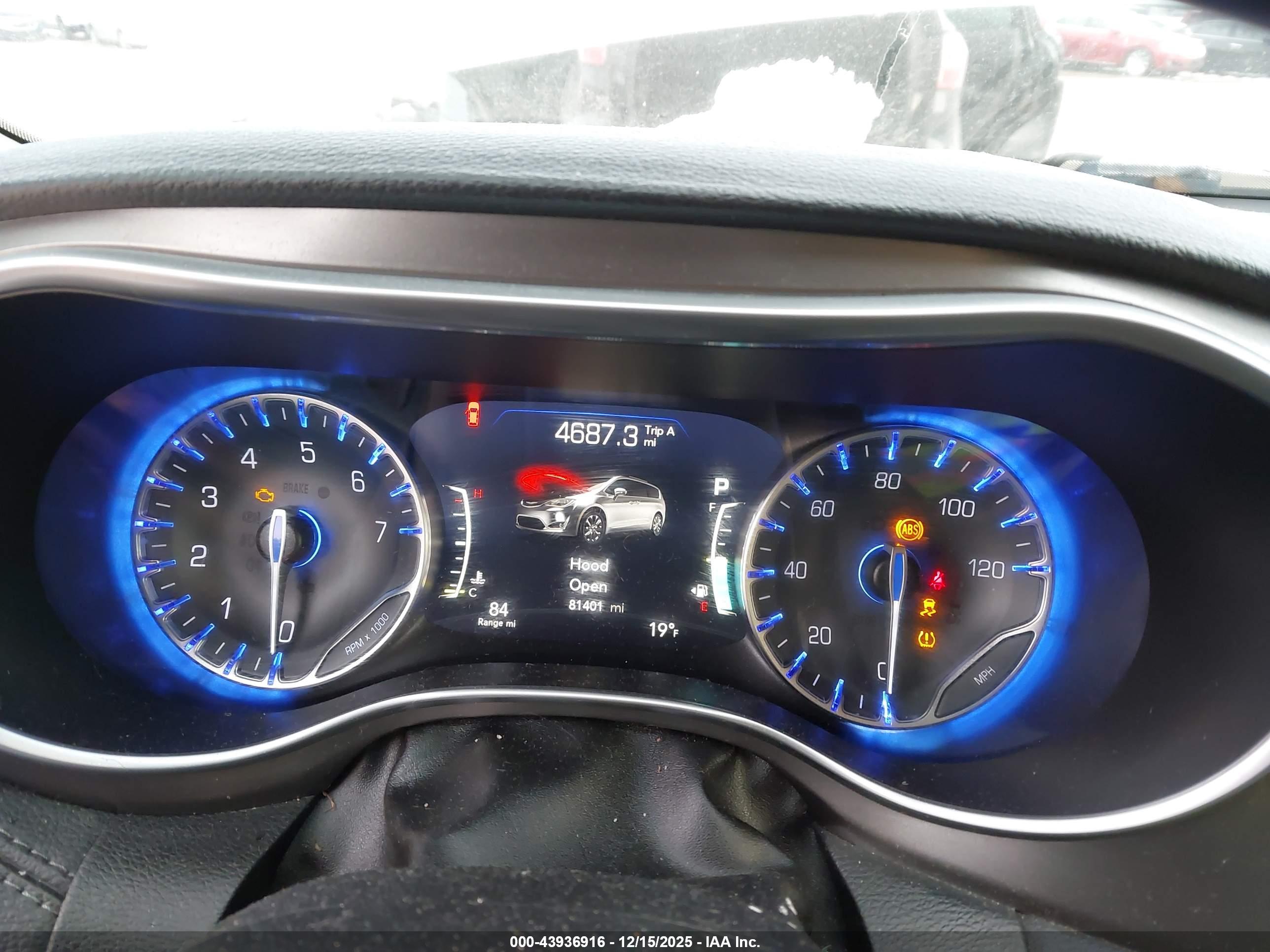 CHRYSLER PACIFICA image 7
