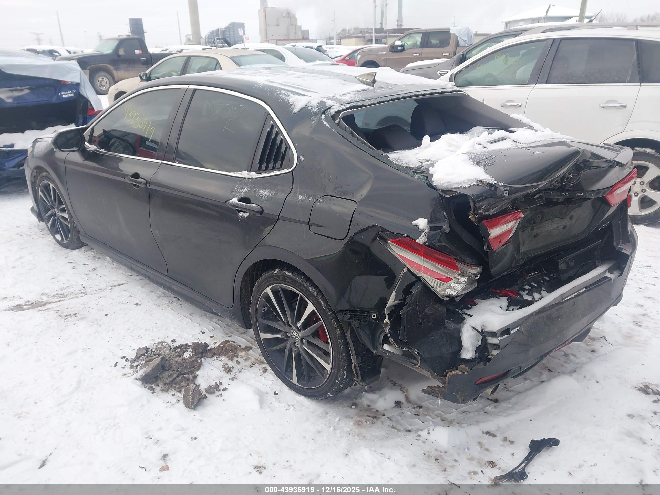 TOYOTA CAMRY image 3