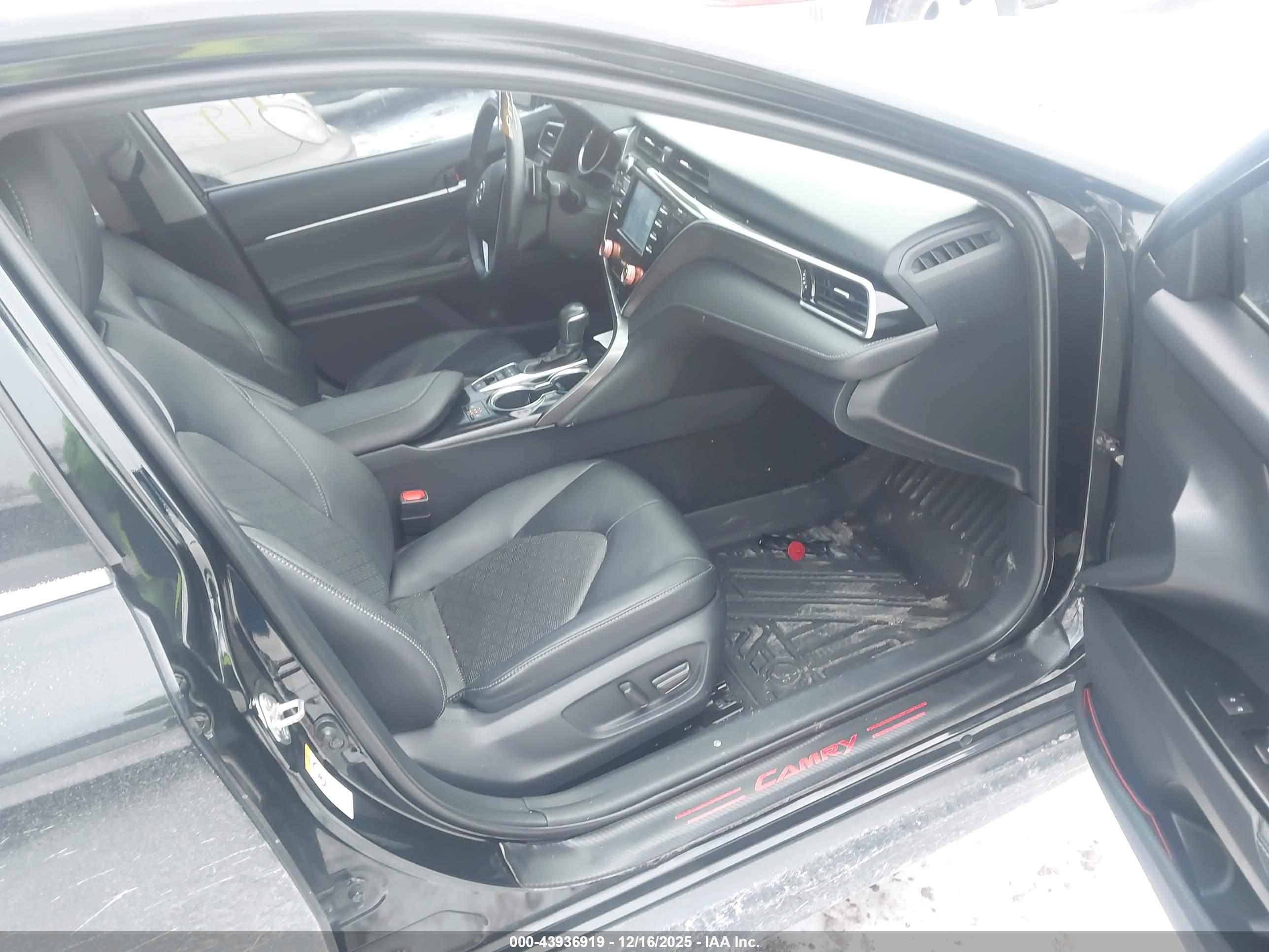 TOYOTA CAMRY image 5