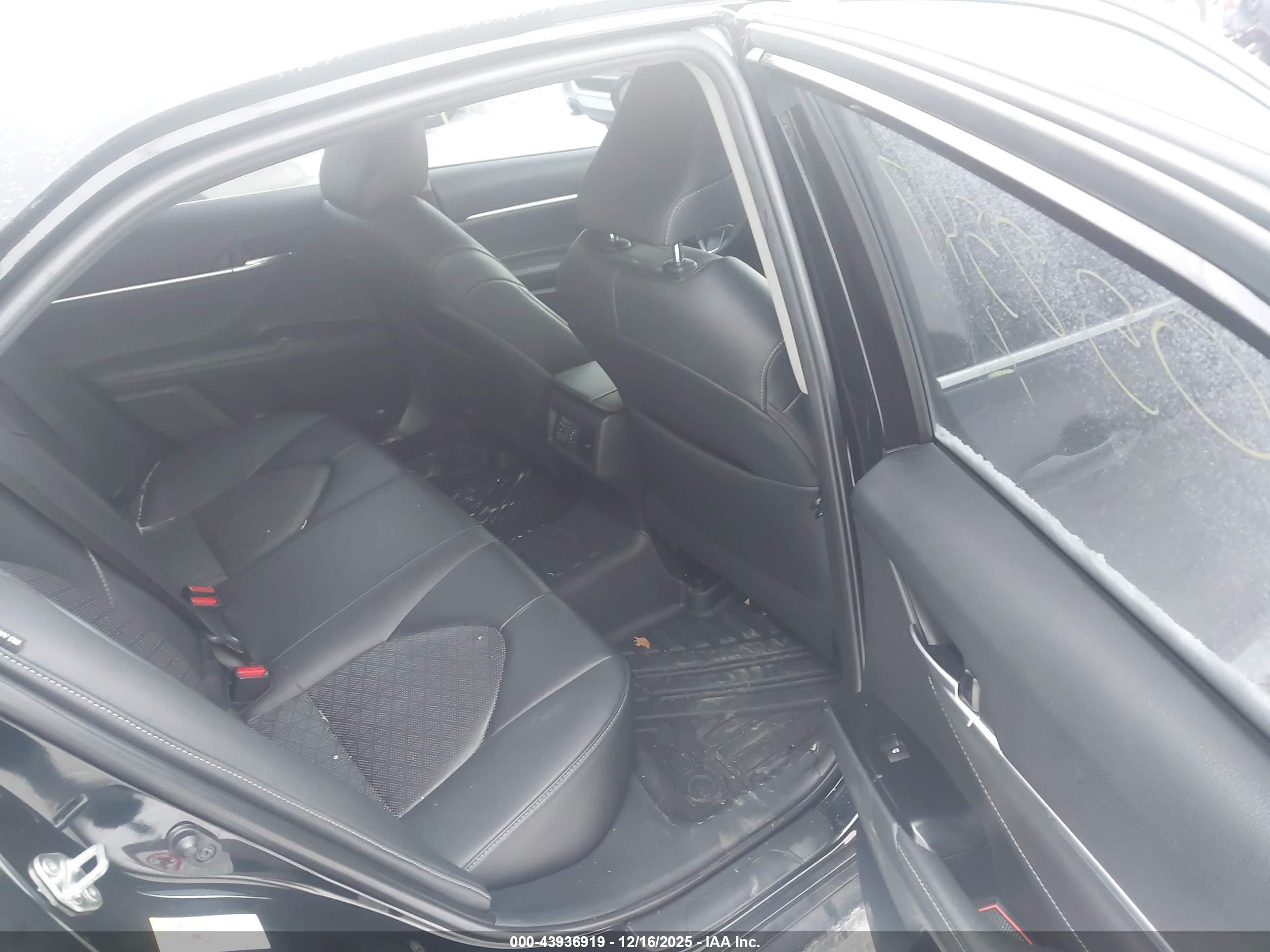 TOYOTA CAMRY image 8
