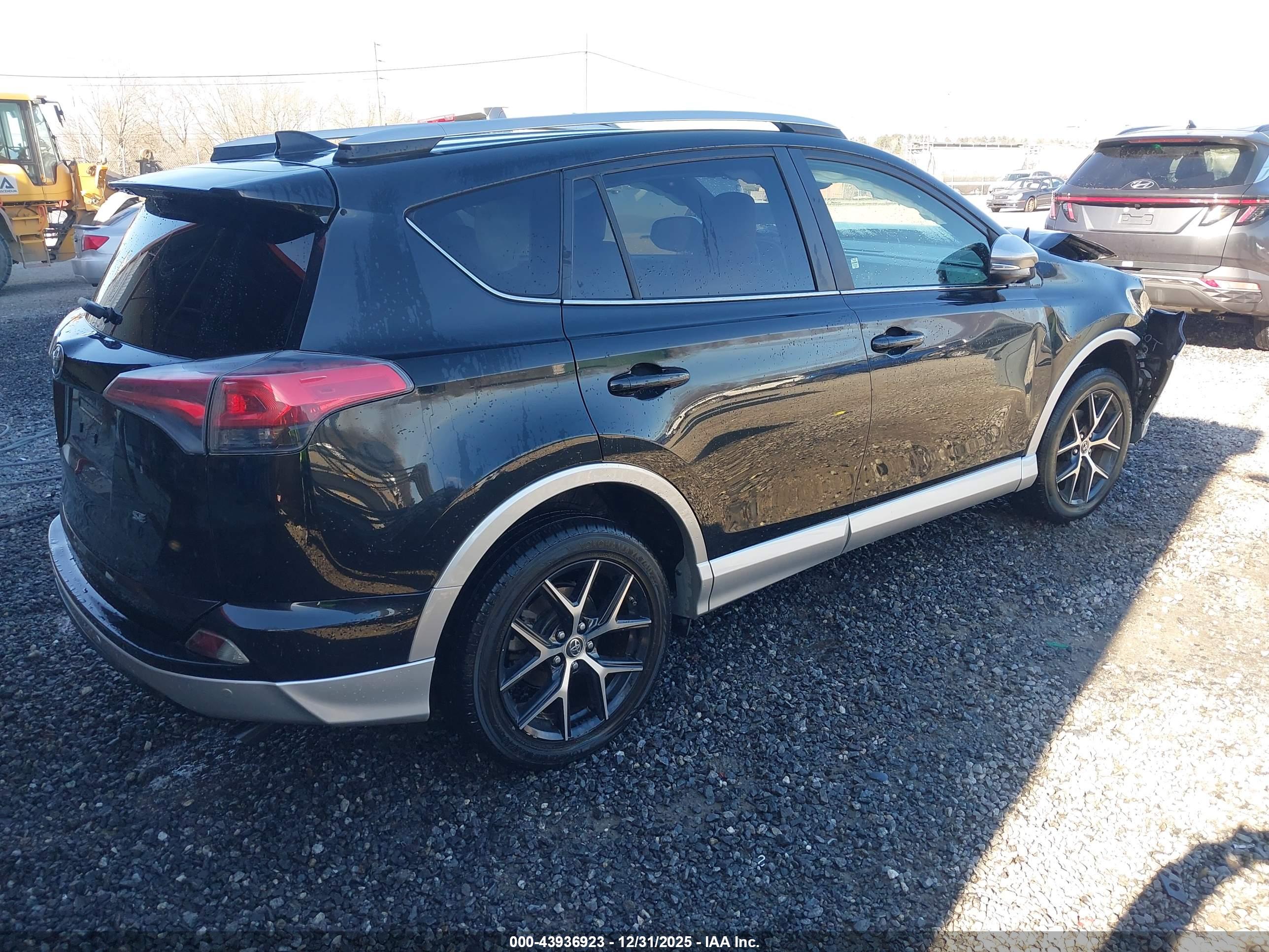 TOYOTA RAV4 image 4