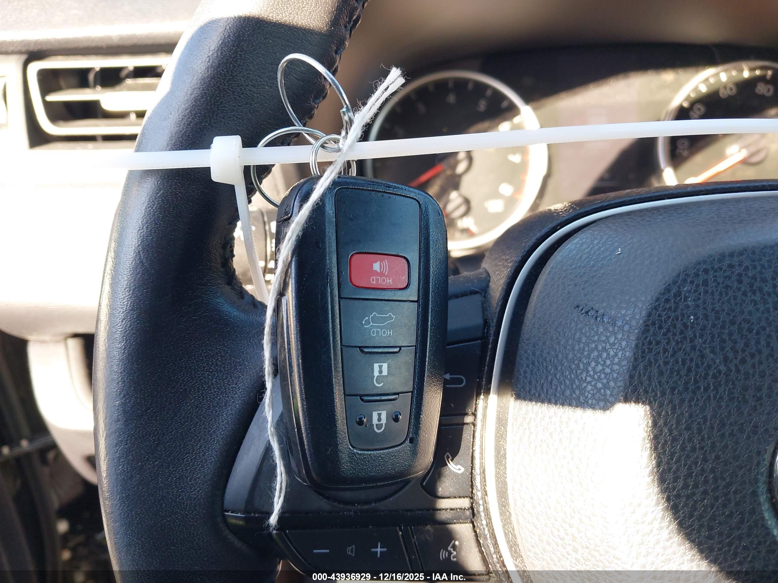 TOYOTA RAV4 image 11