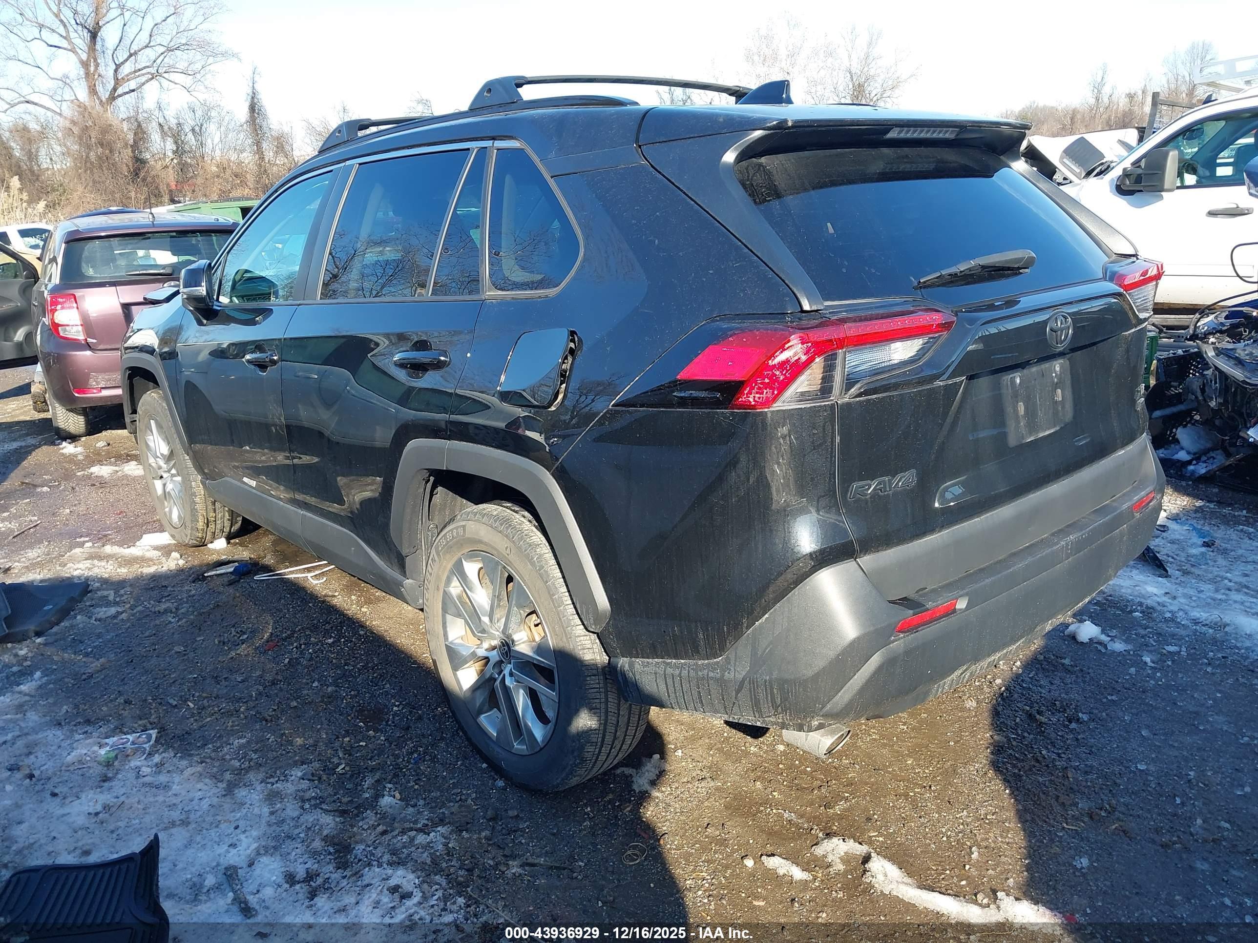 TOYOTA RAV4 image 3