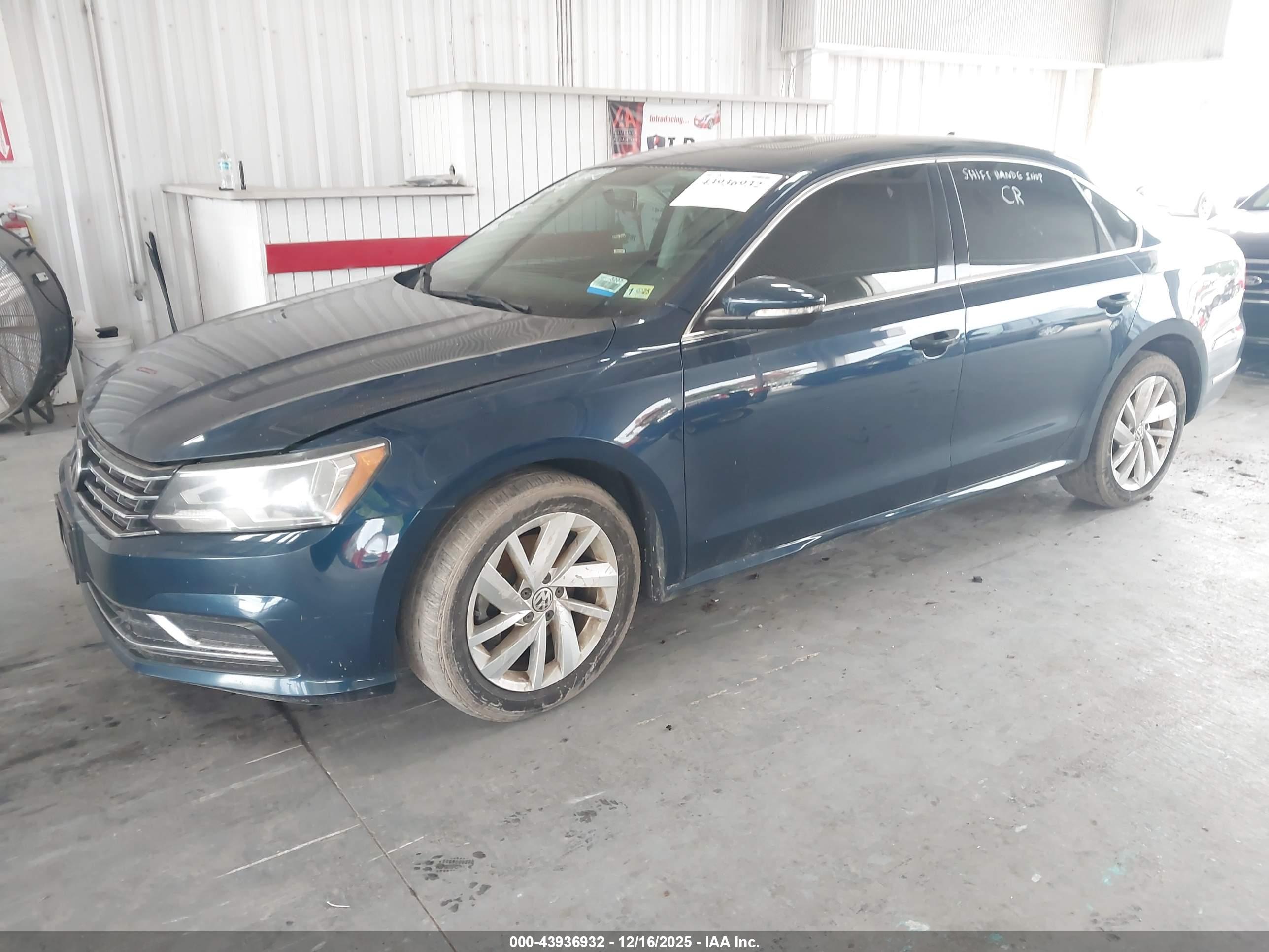 VOLKSWAGEN PASSAT image 2