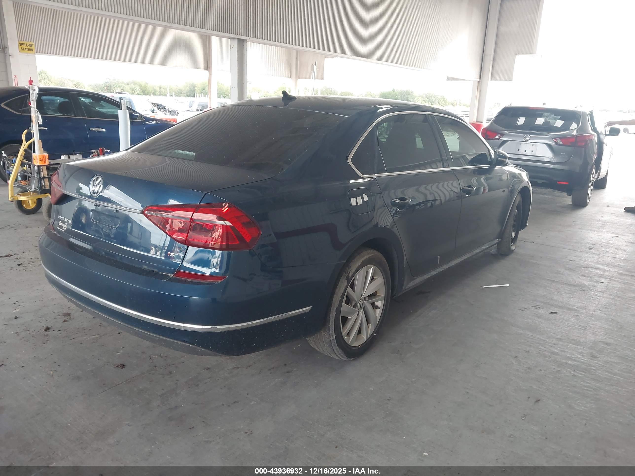 VOLKSWAGEN PASSAT image 4