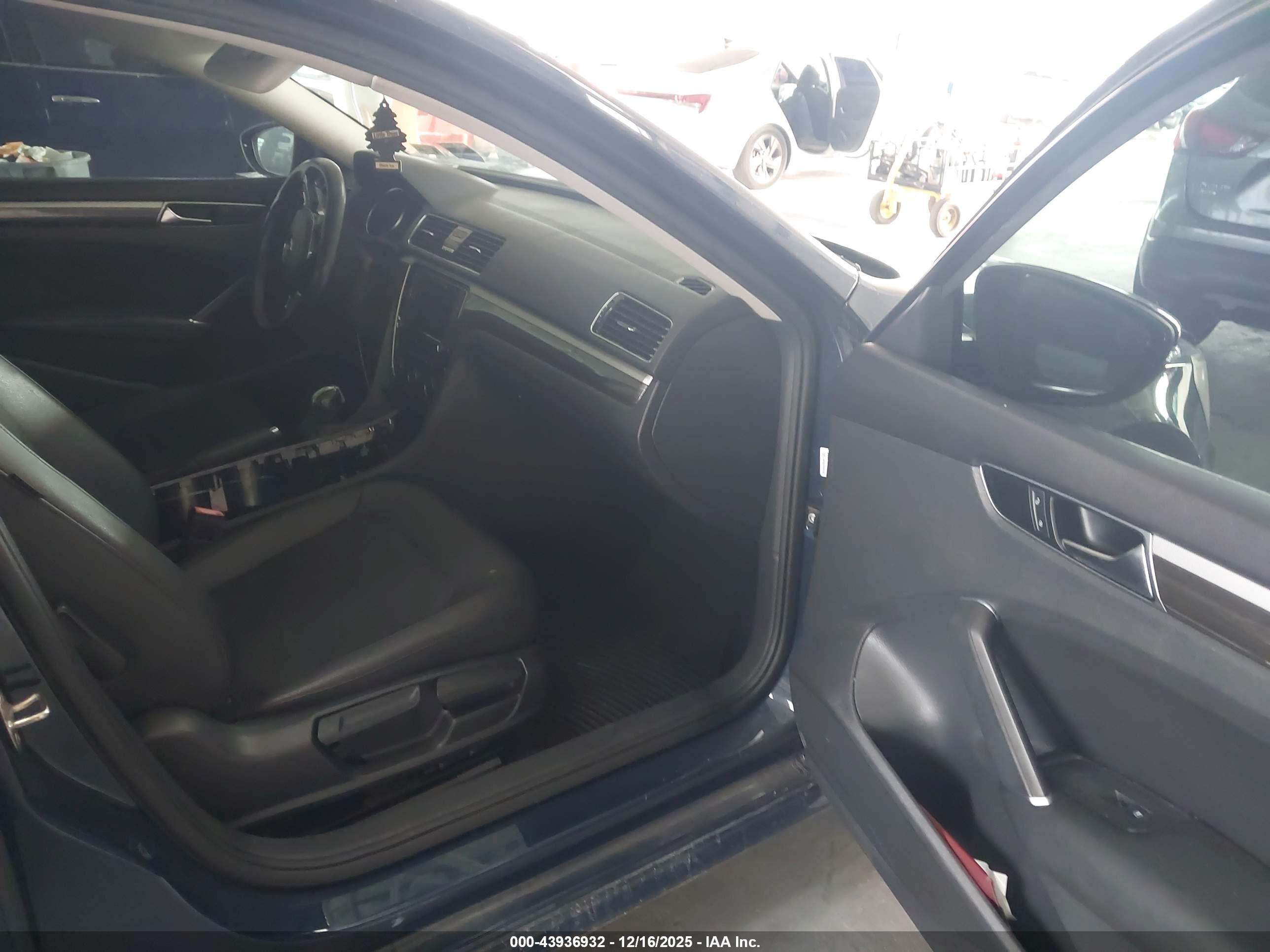 VOLKSWAGEN PASSAT image 5