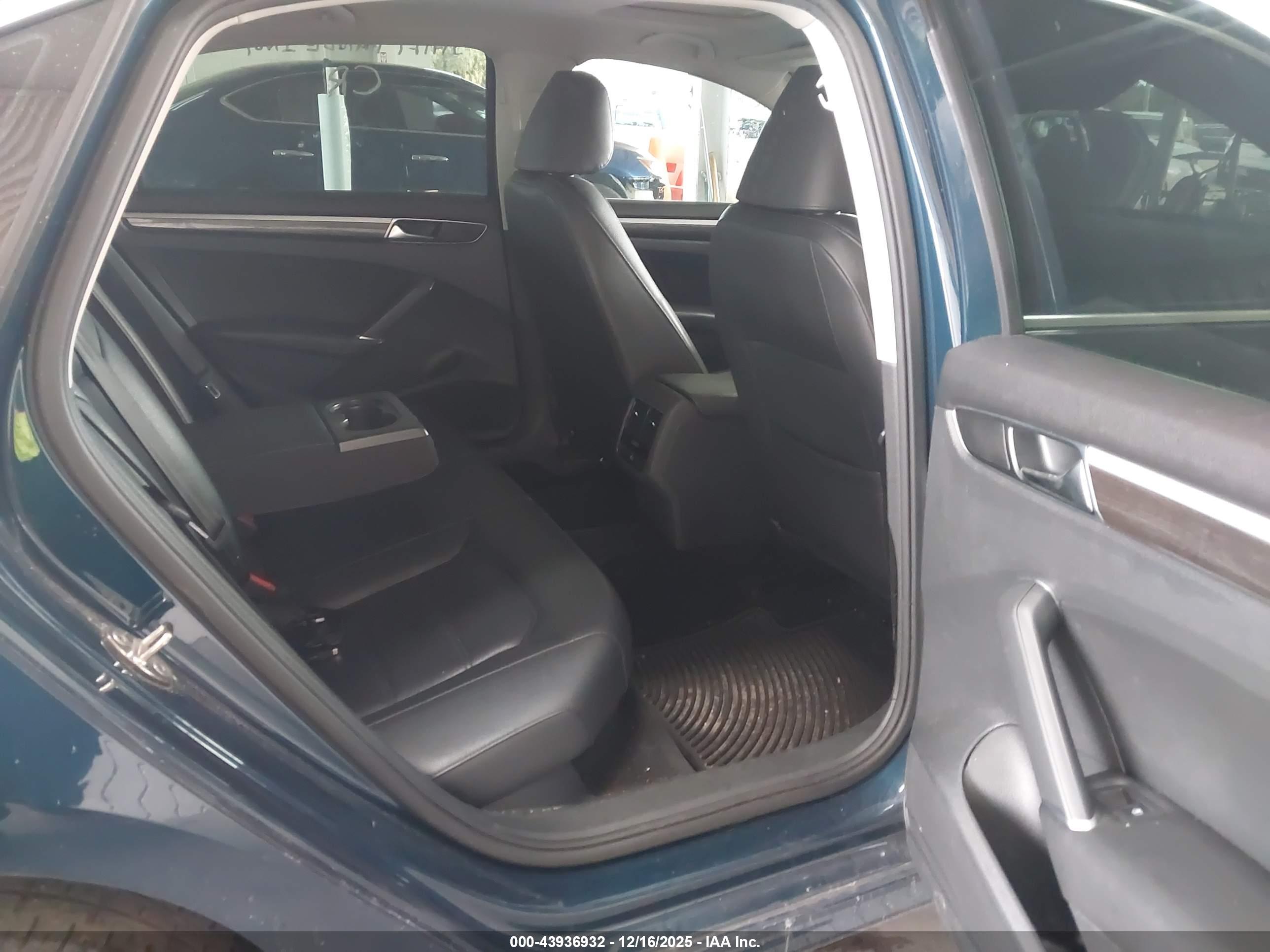 VOLKSWAGEN PASSAT image 8