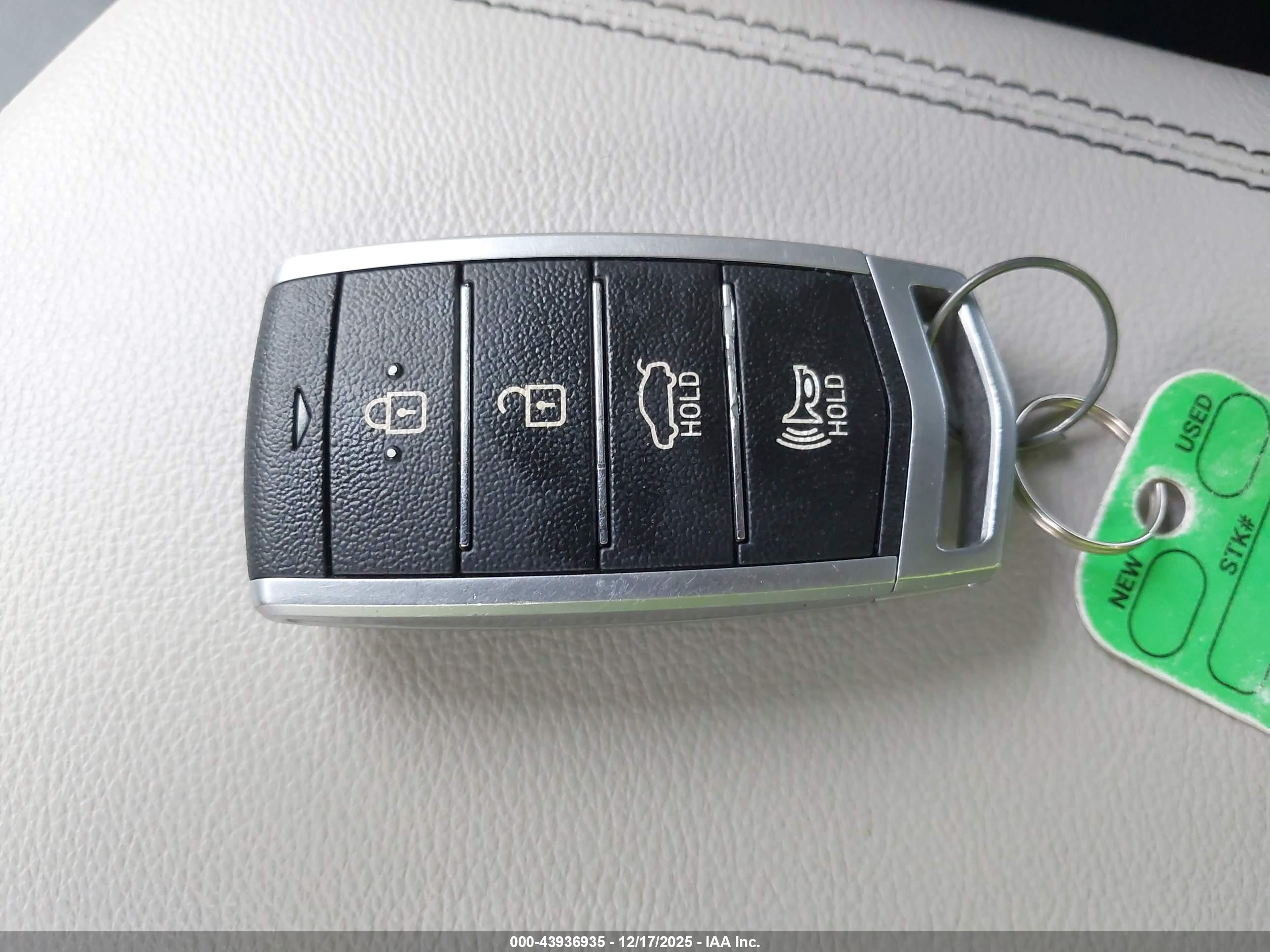 GENESIS G70 image 11