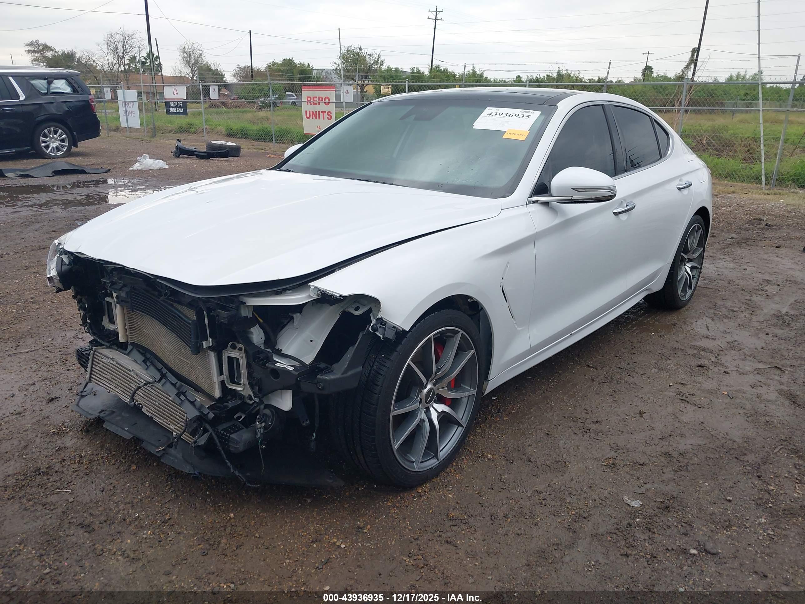 GENESIS G70 image 2