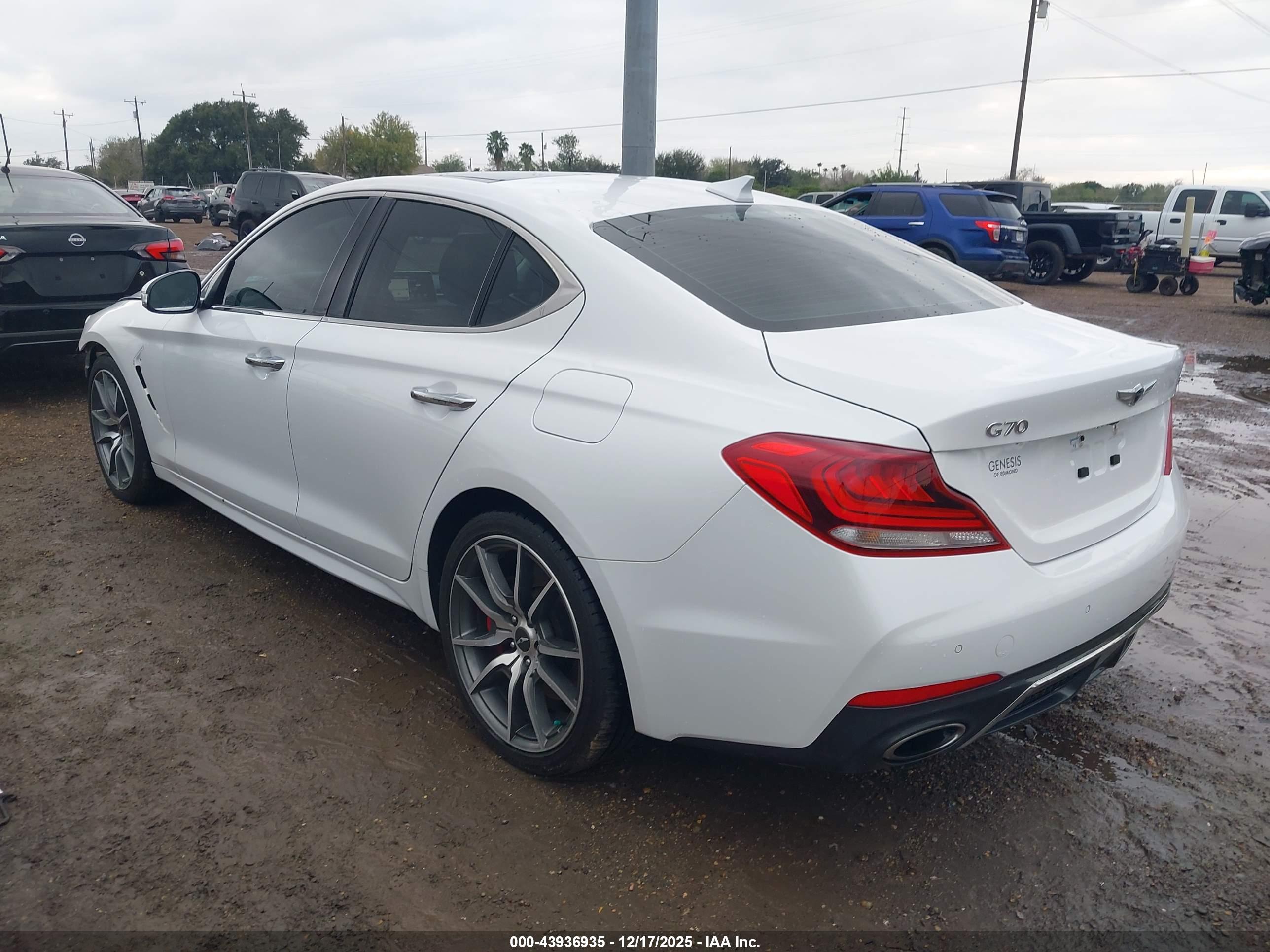 GENESIS G70 image 3
