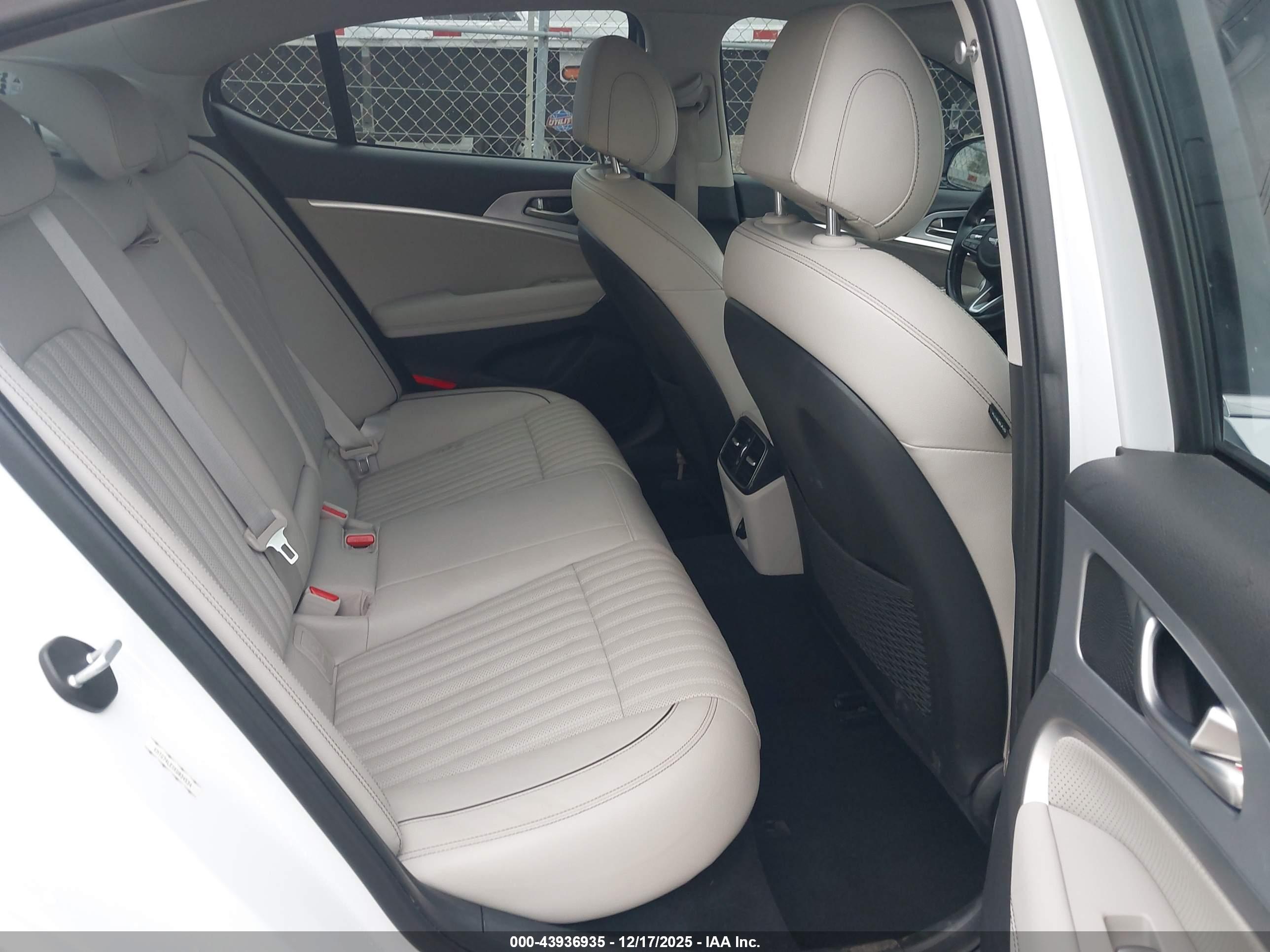 GENESIS G70 image 8
