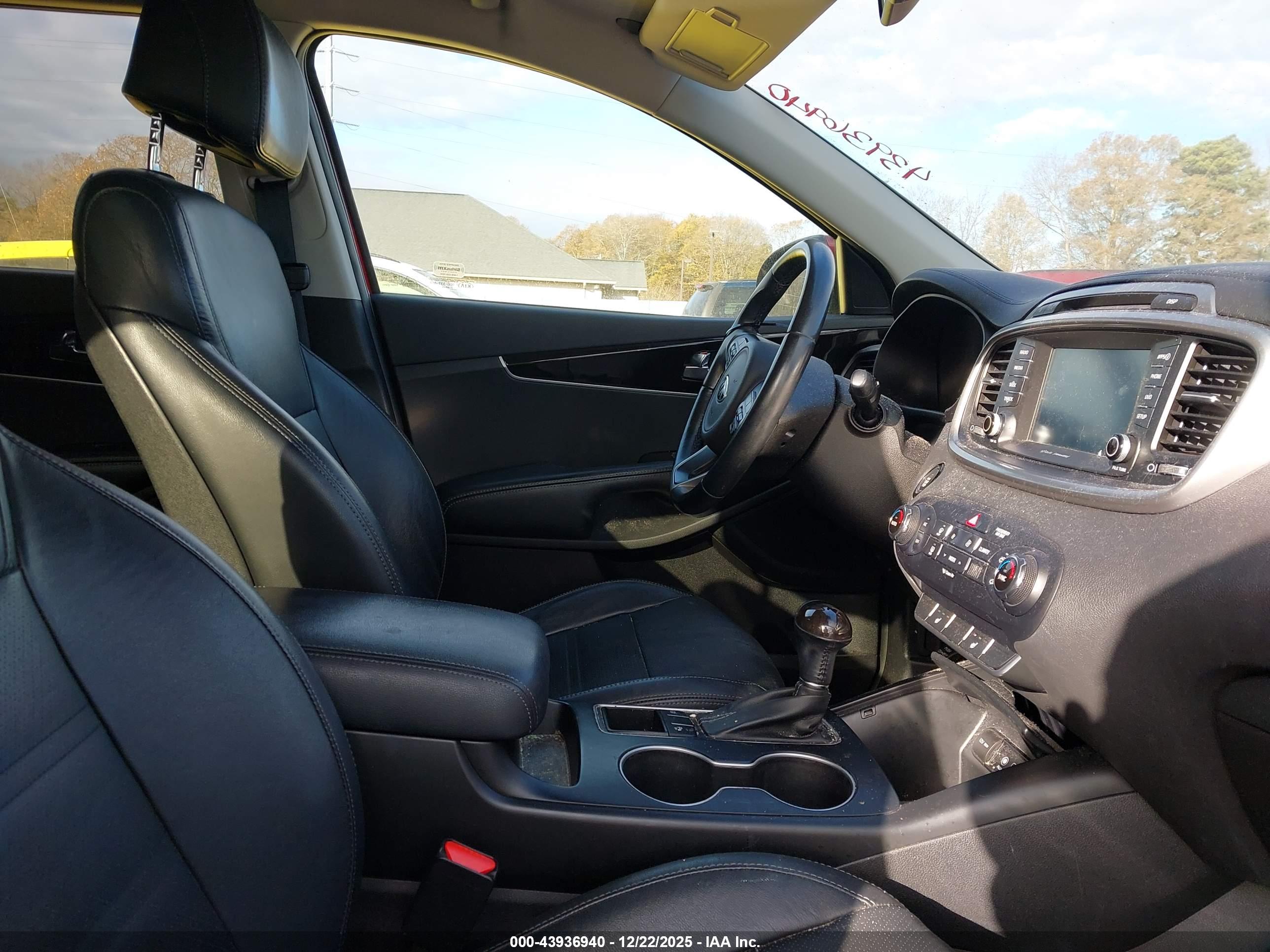 KIA SORENTO image 5
