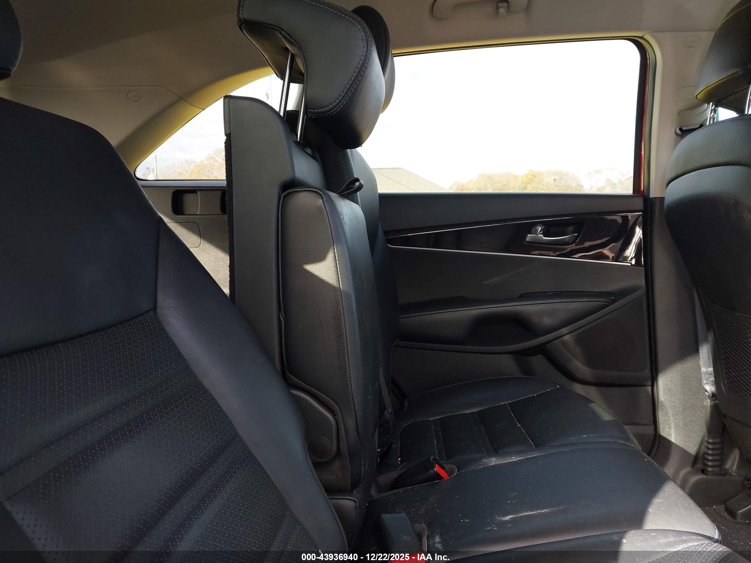 KIA SORENTO image 8