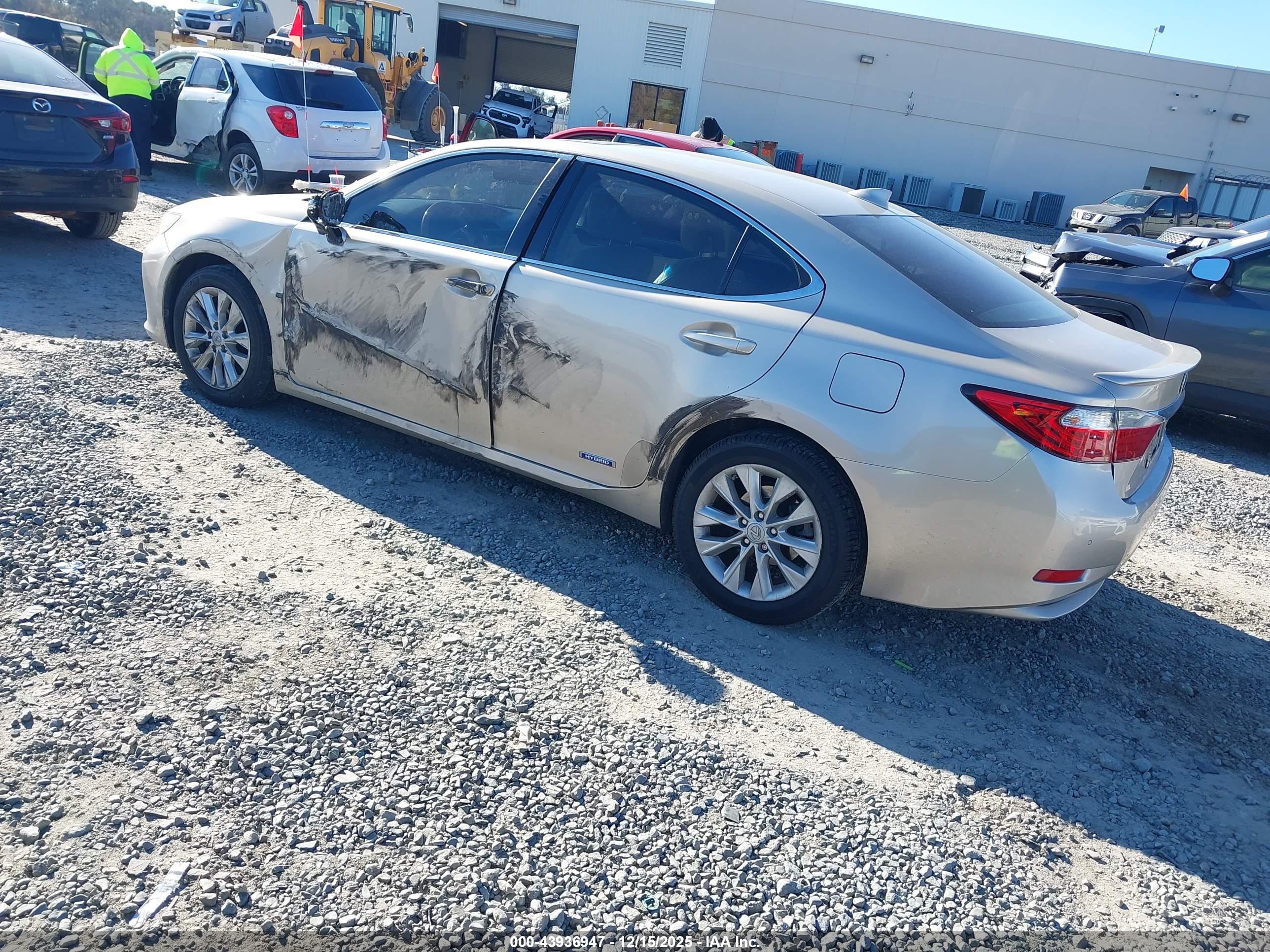 LEXUS ES image 3