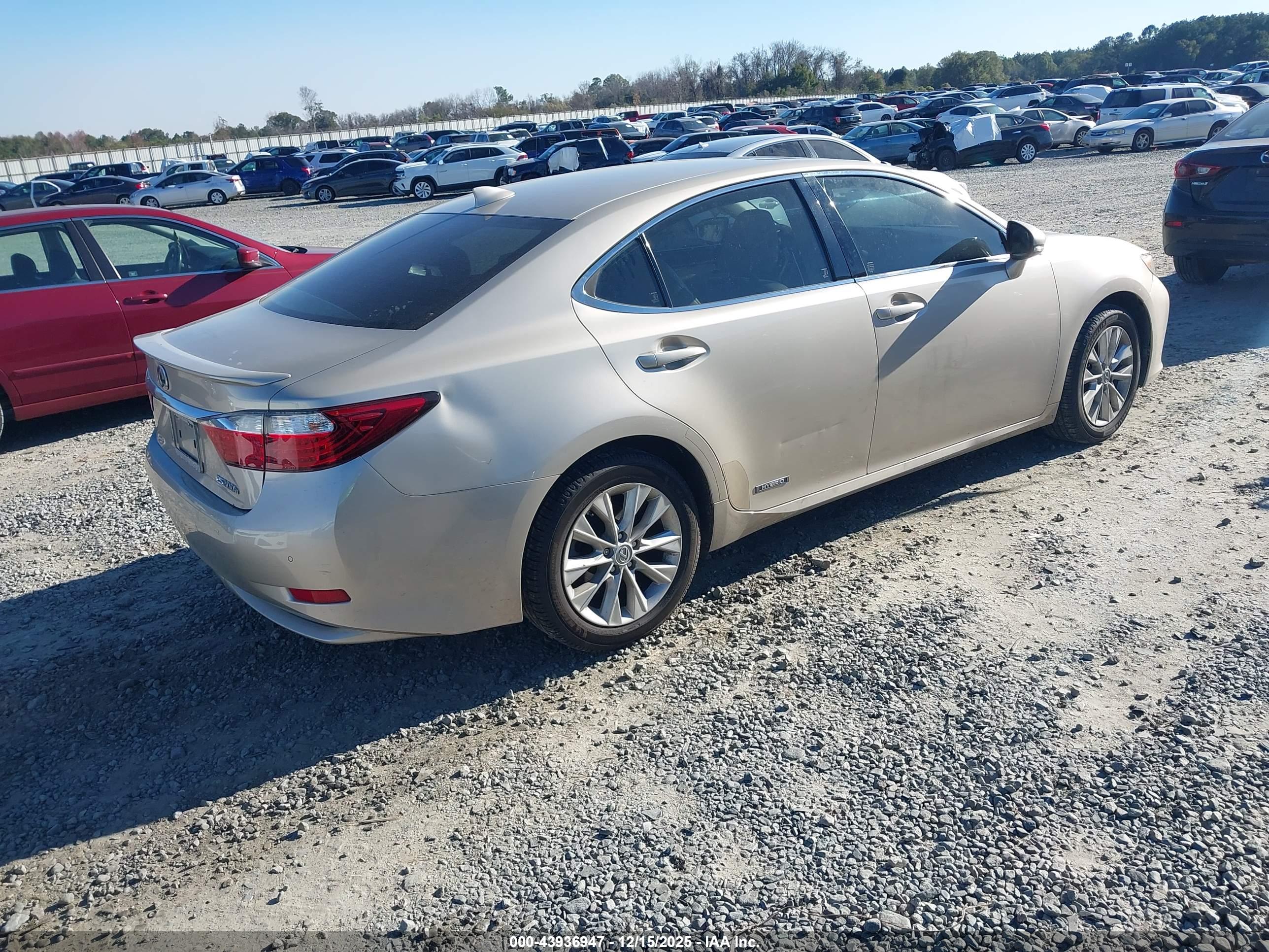 LEXUS ES image 4