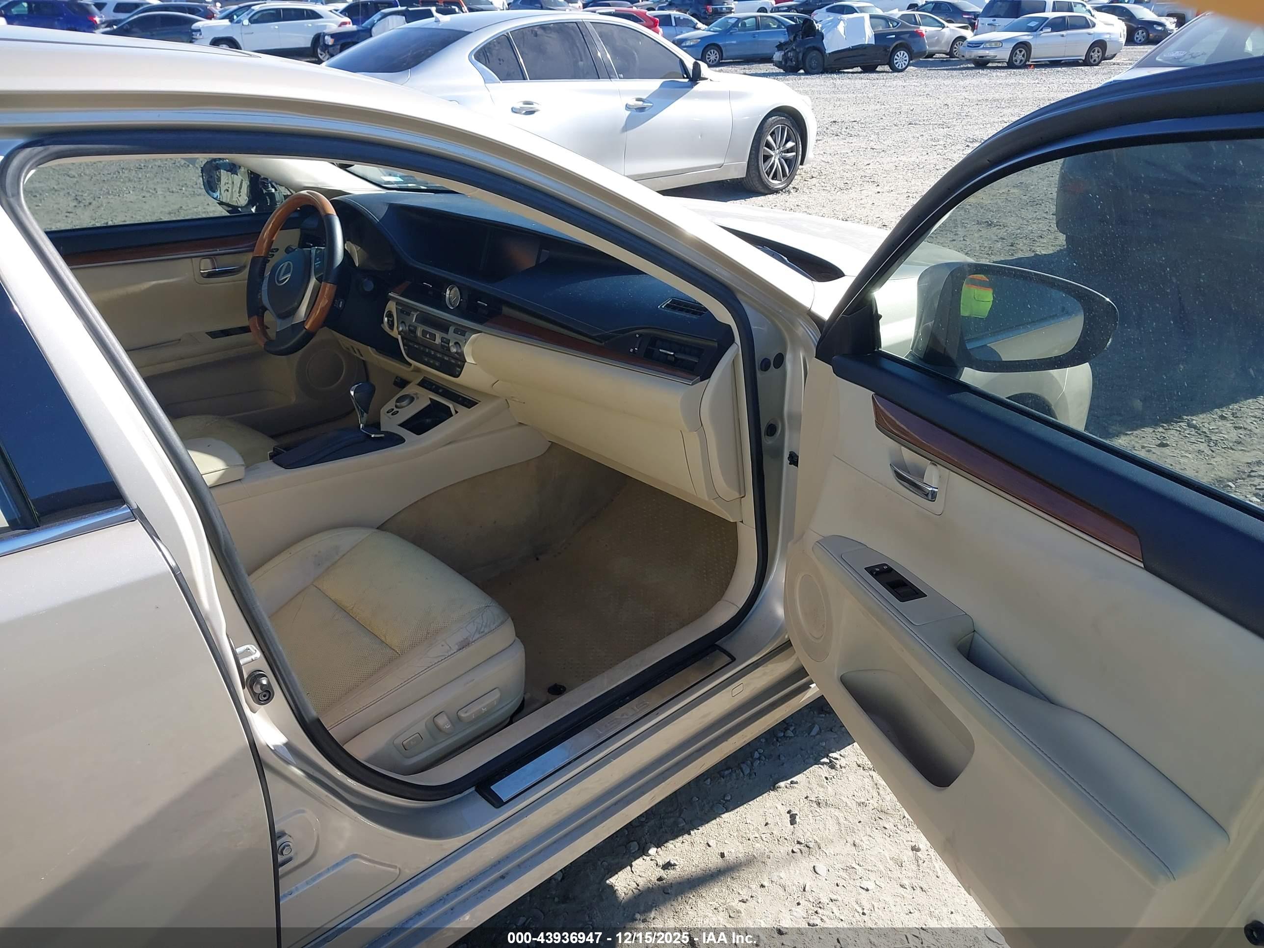 LEXUS ES image 5