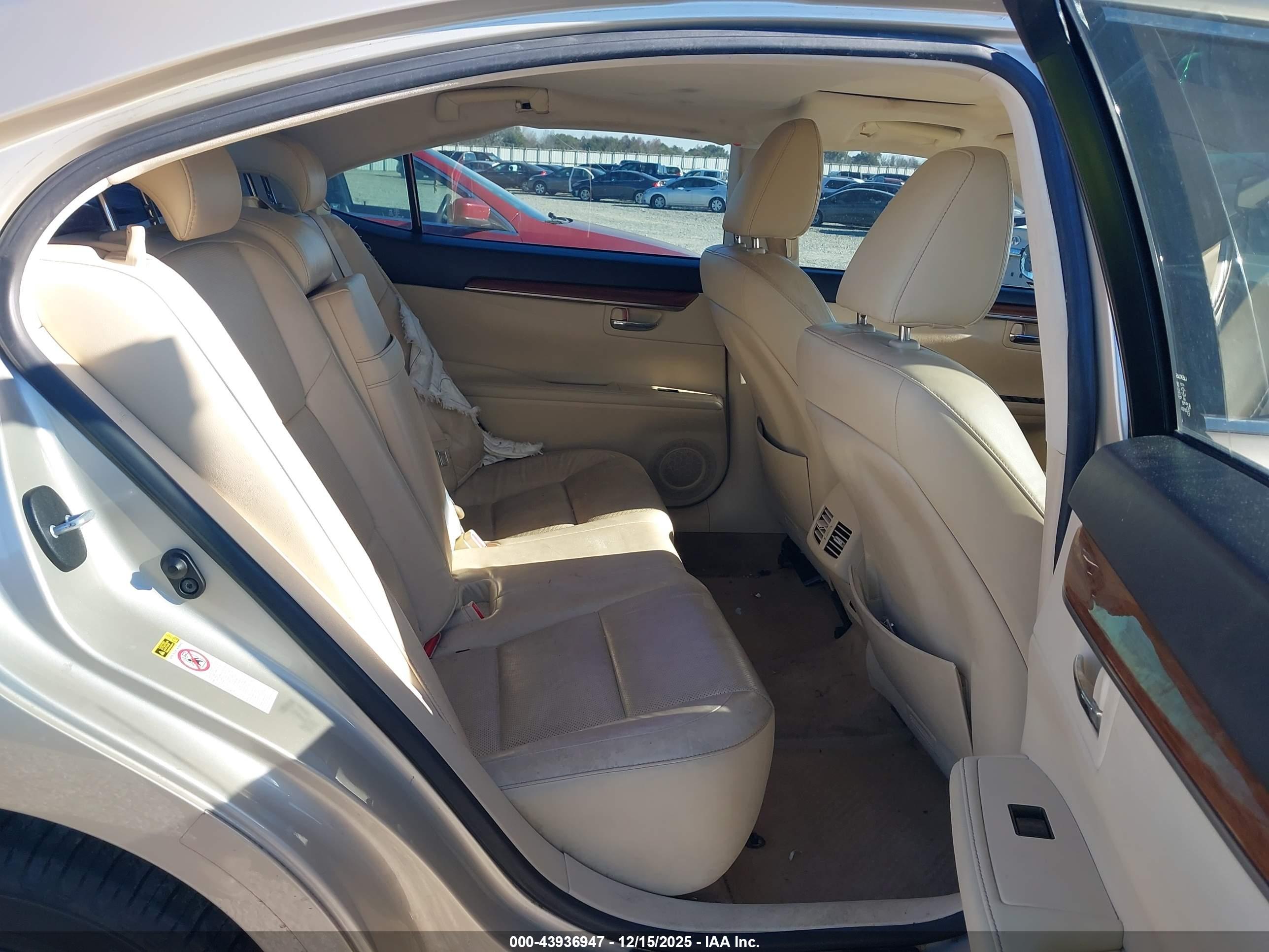 LEXUS ES image 8