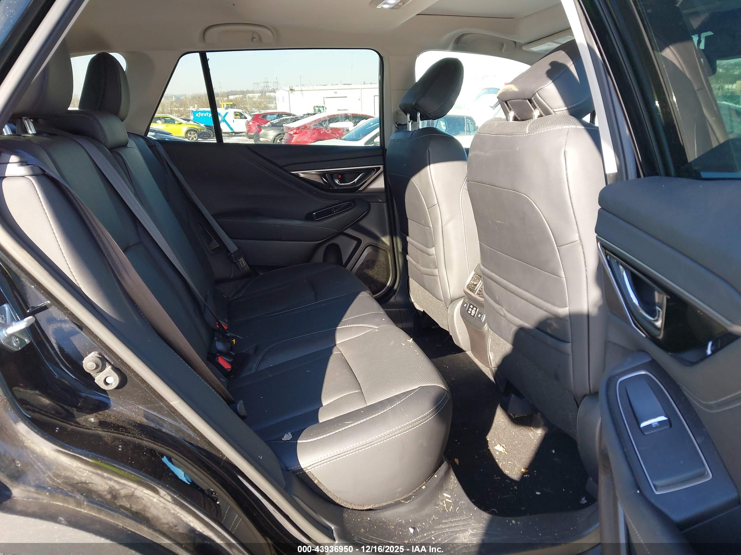 SUBARU OUTBACK image 8
