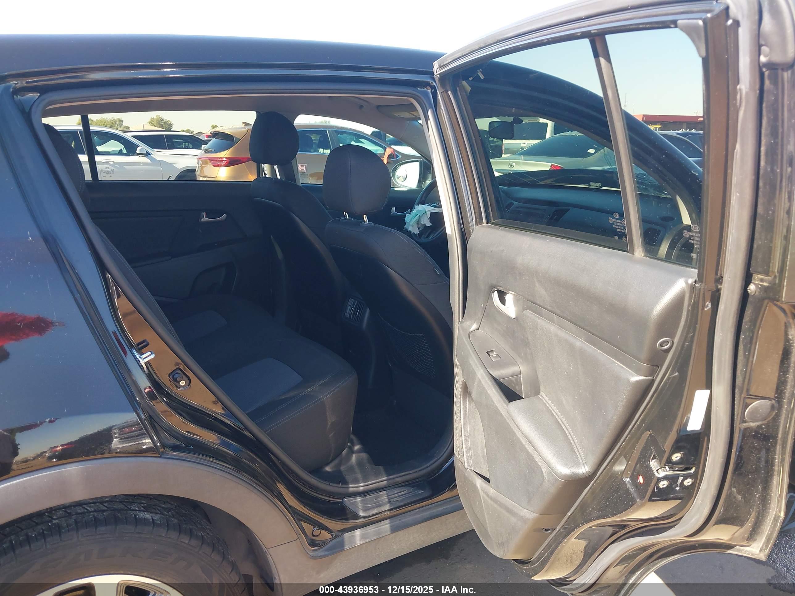 KIA SPORTAGE image 8