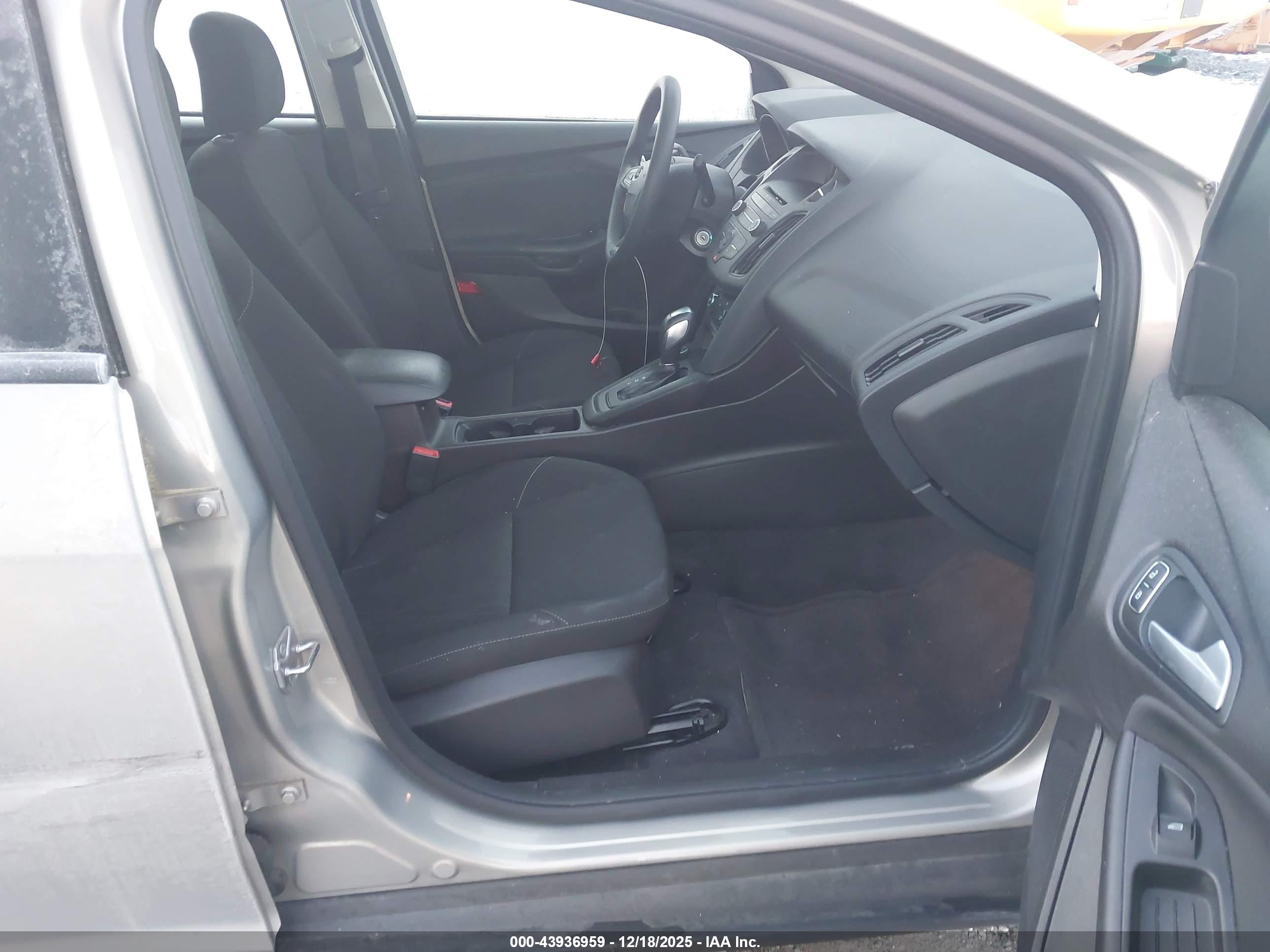 FORD FOCUS image 5