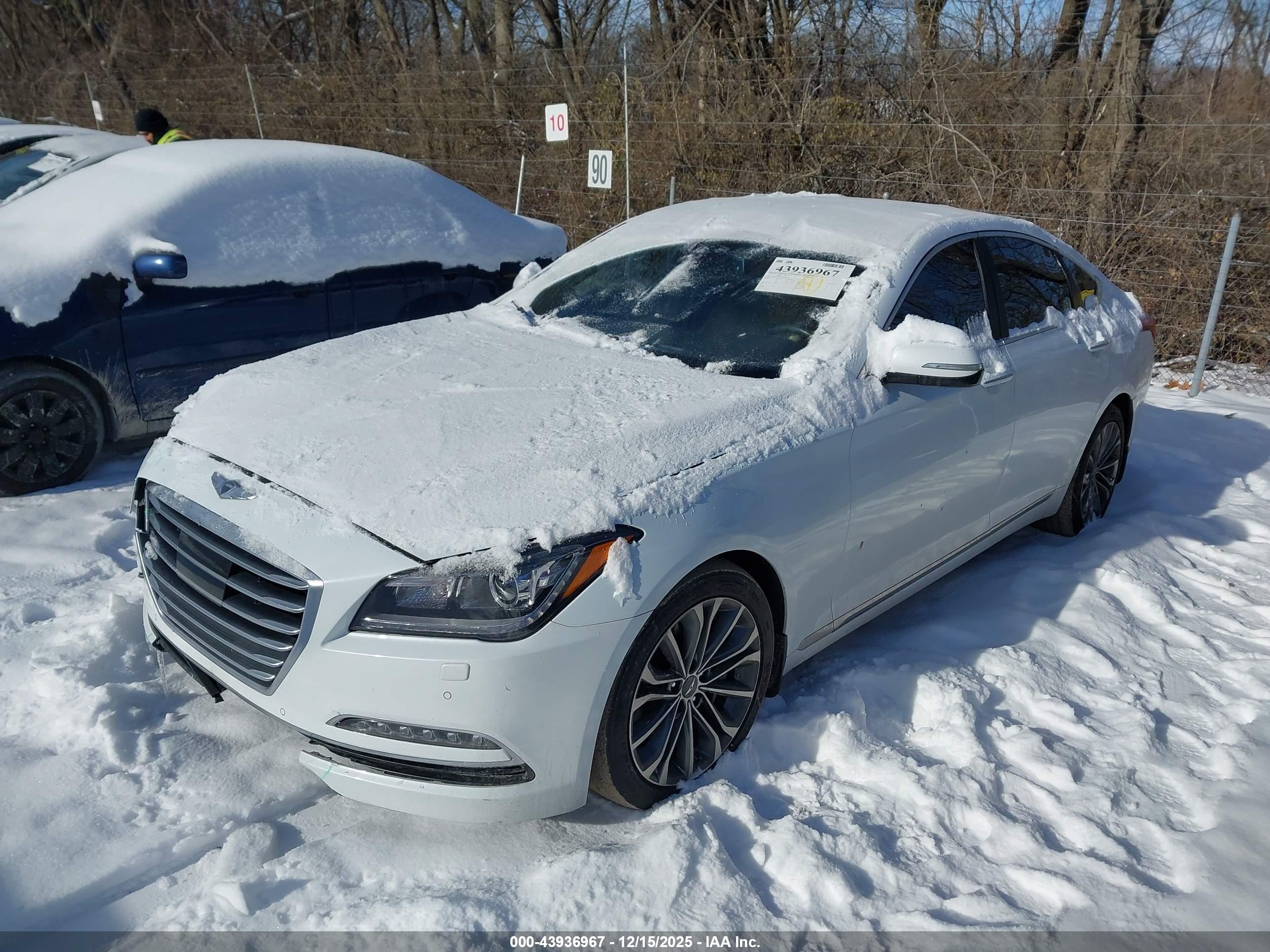 HYUNDAI GENESIS image 2