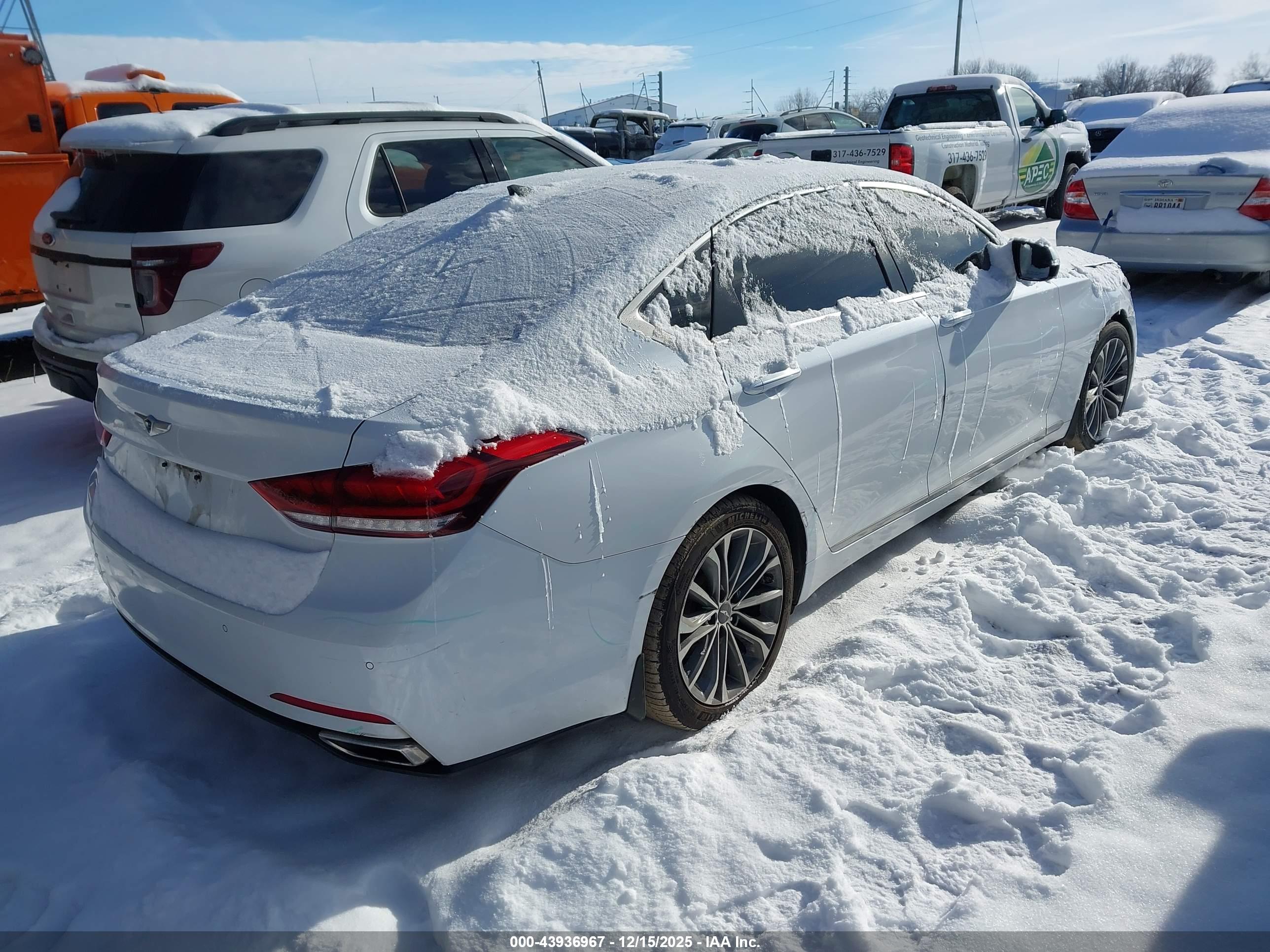 HYUNDAI GENESIS image 4