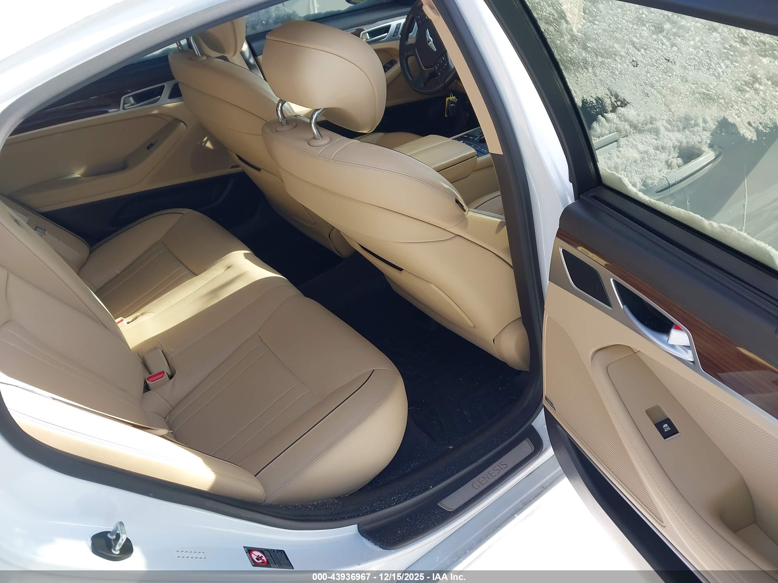HYUNDAI GENESIS image 8