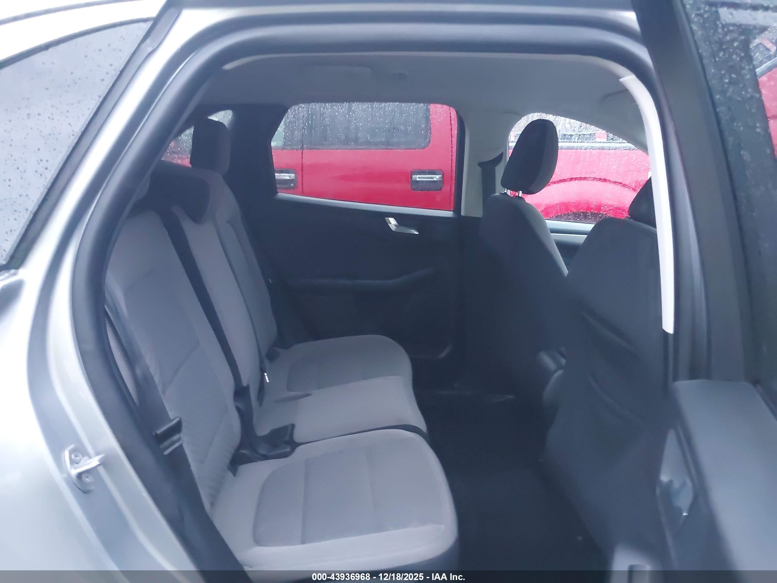 FORD ESCAPE image 8