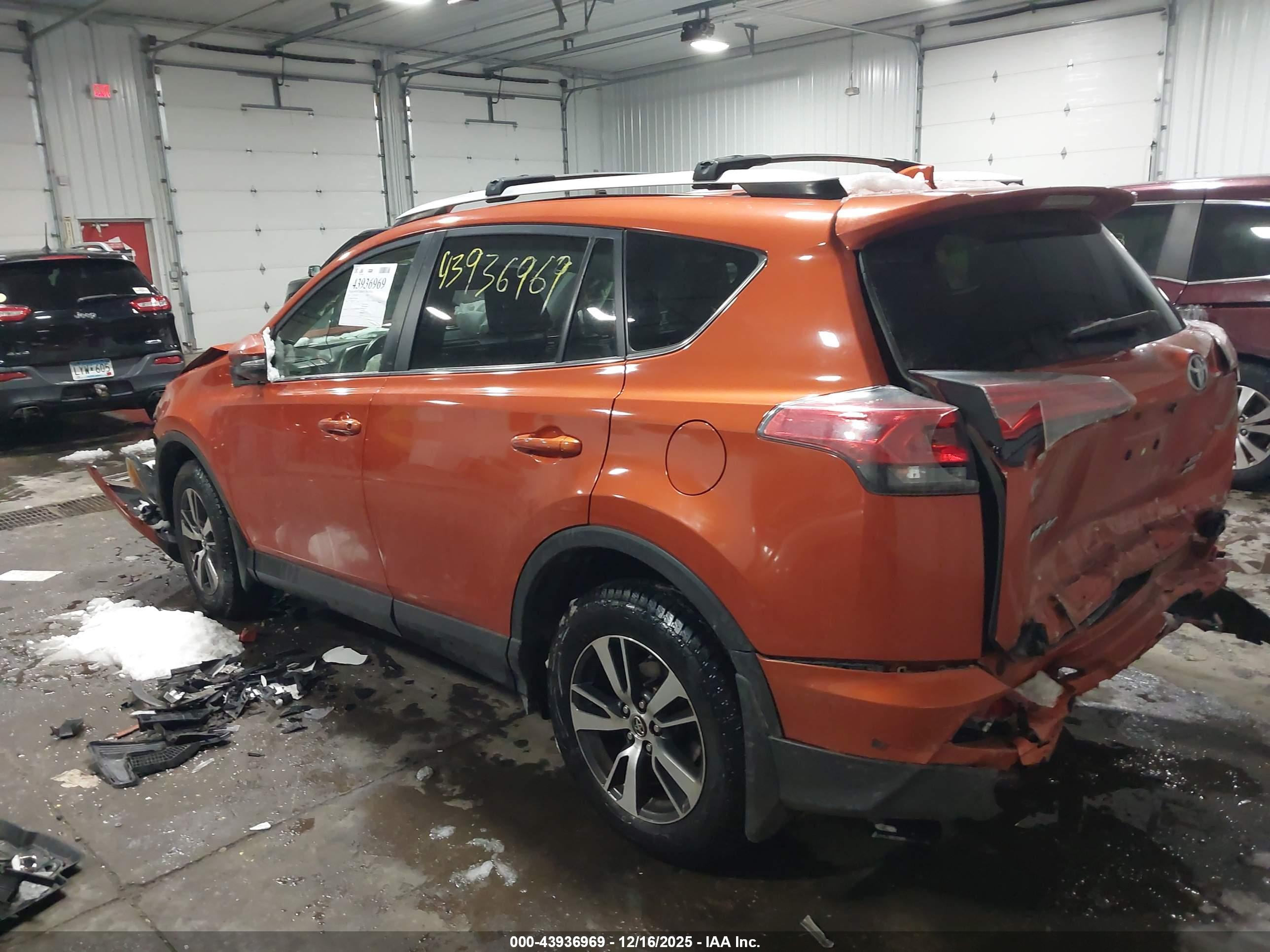 TOYOTA RAV4 image 3