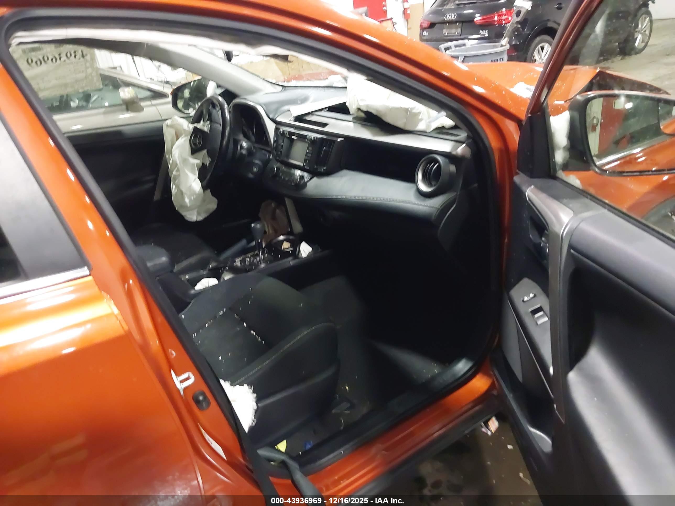 TOYOTA RAV4 image 5