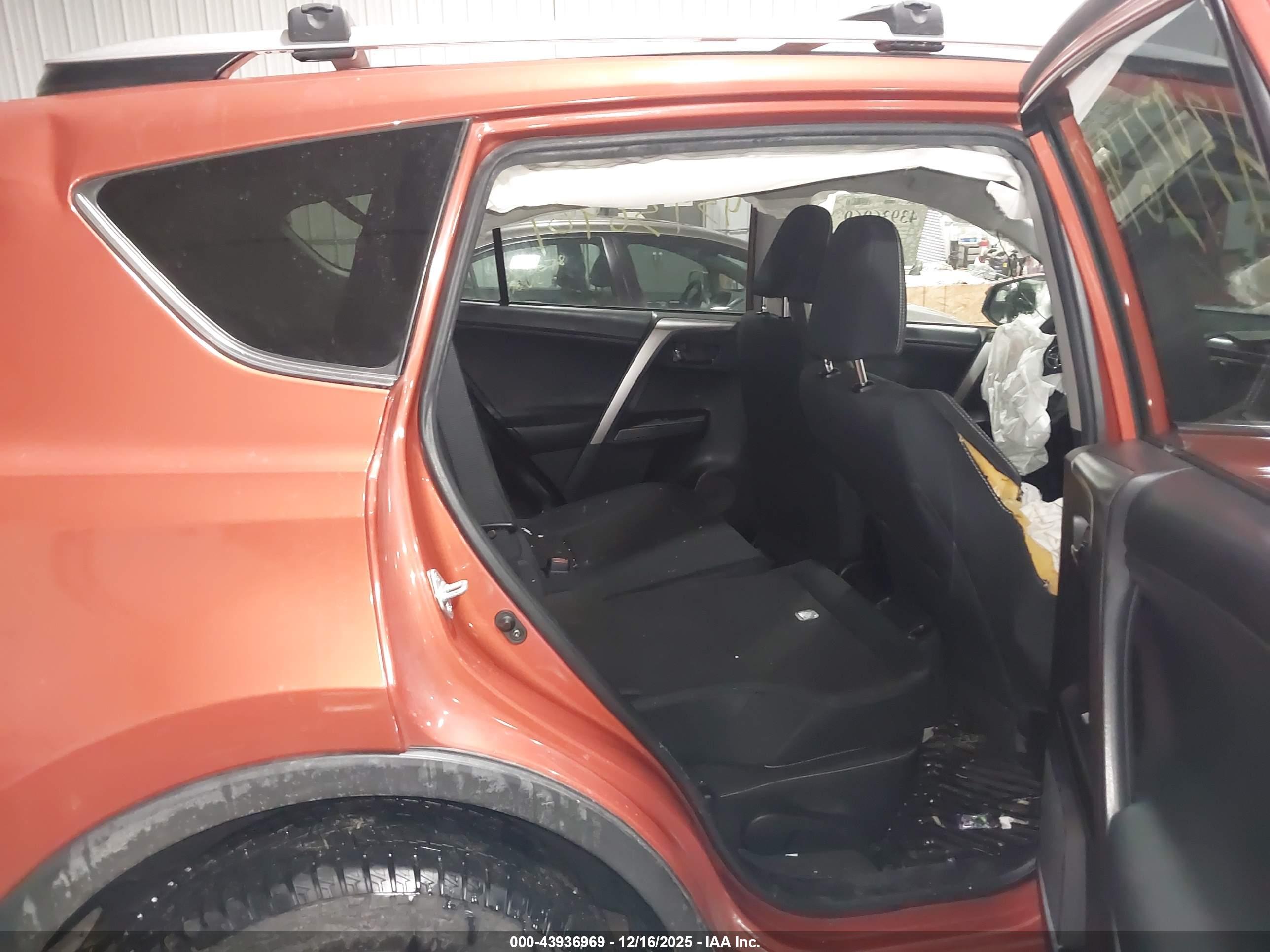 TOYOTA RAV4 image 8