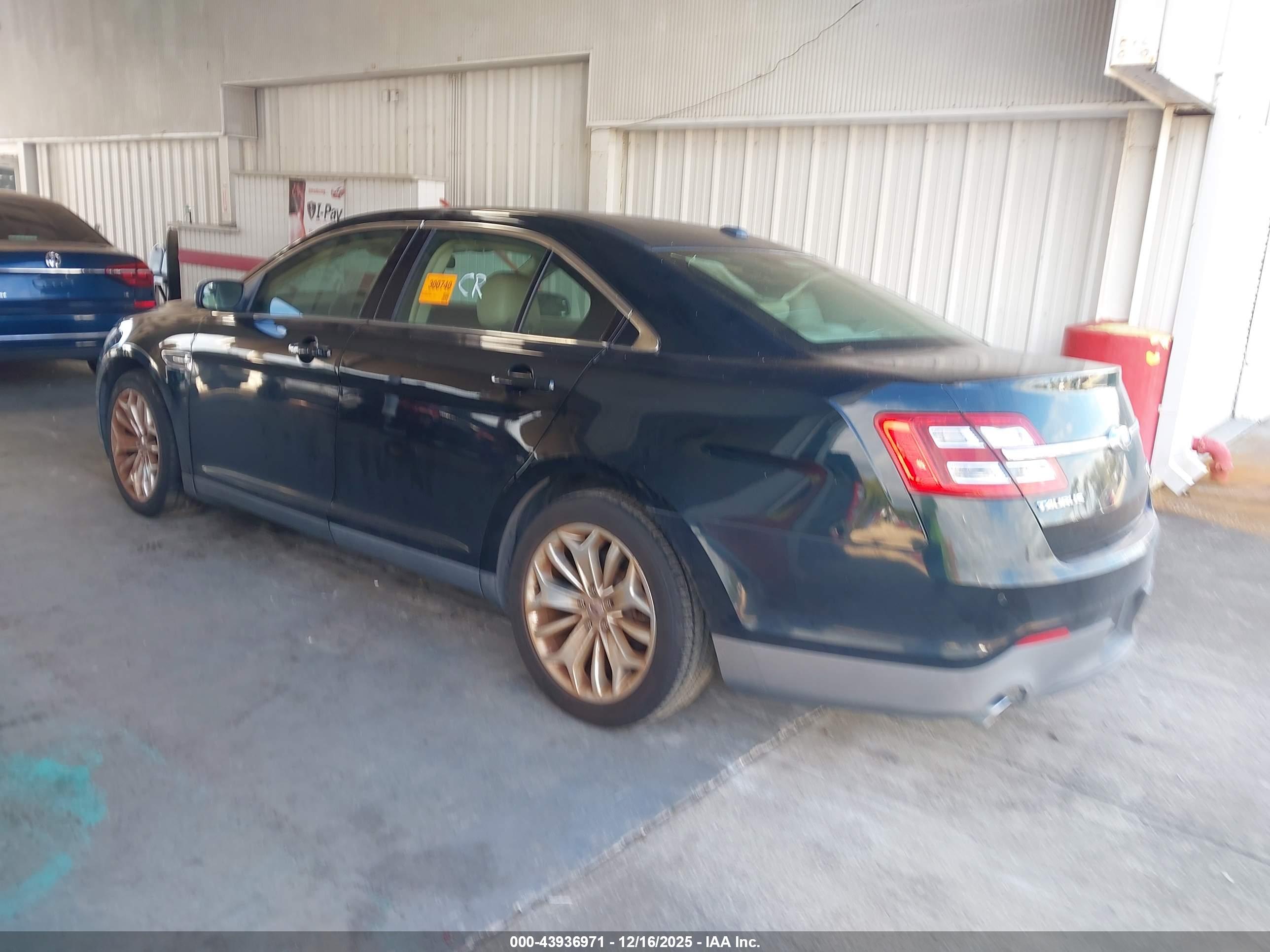 FORD TAURUS image 3
