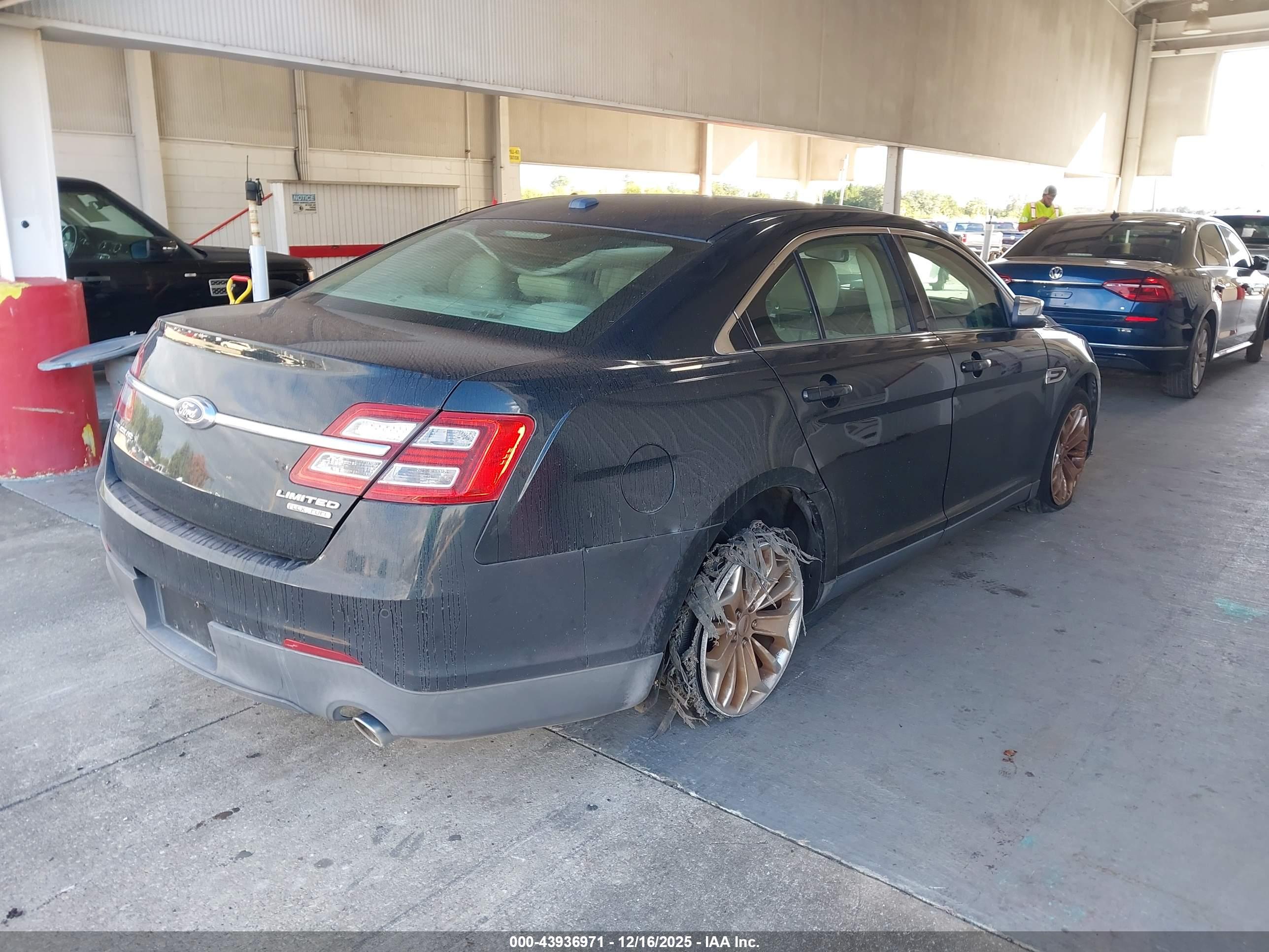 FORD TAURUS image 4