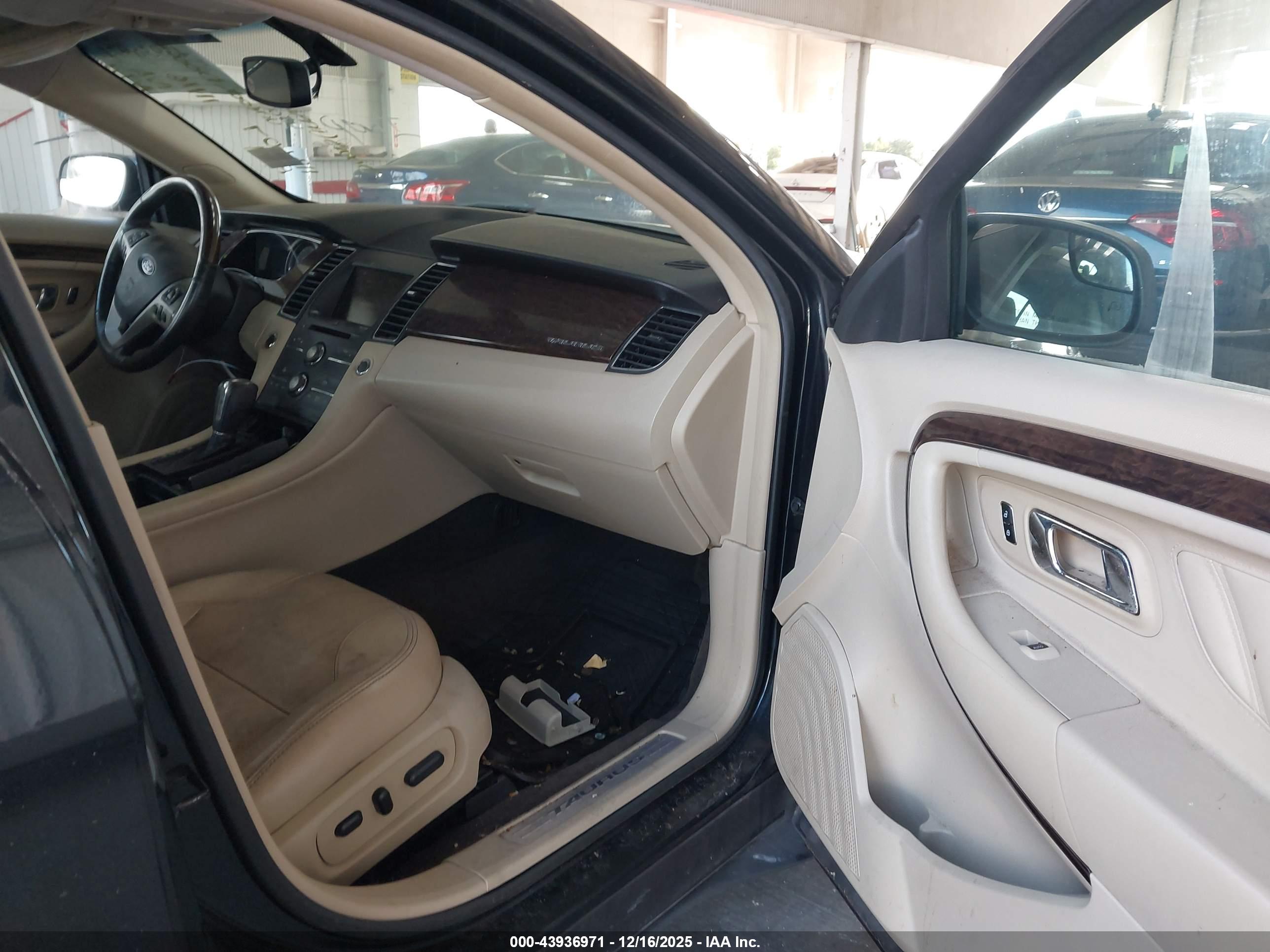 FORD TAURUS image 5