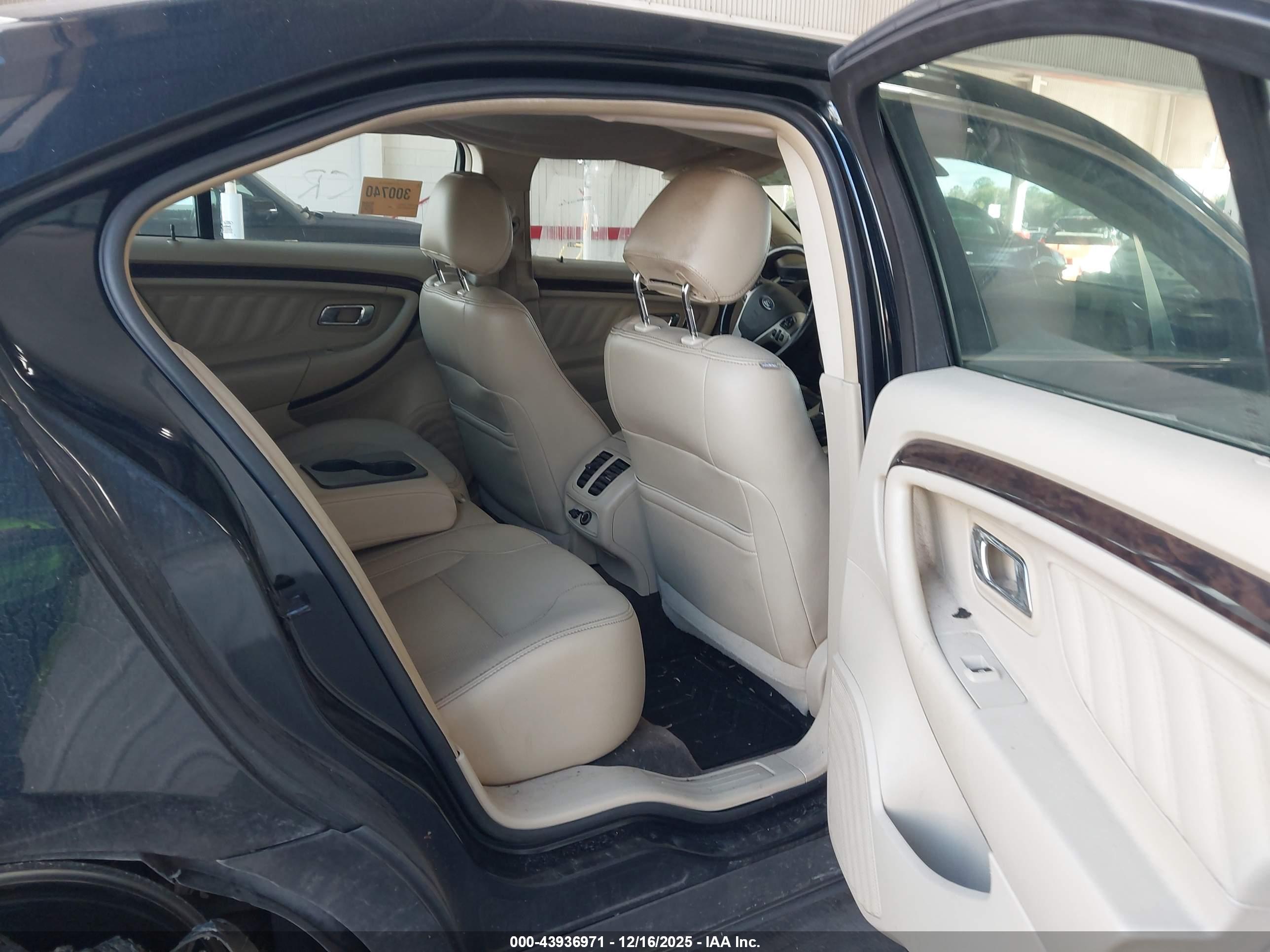 FORD TAURUS image 8