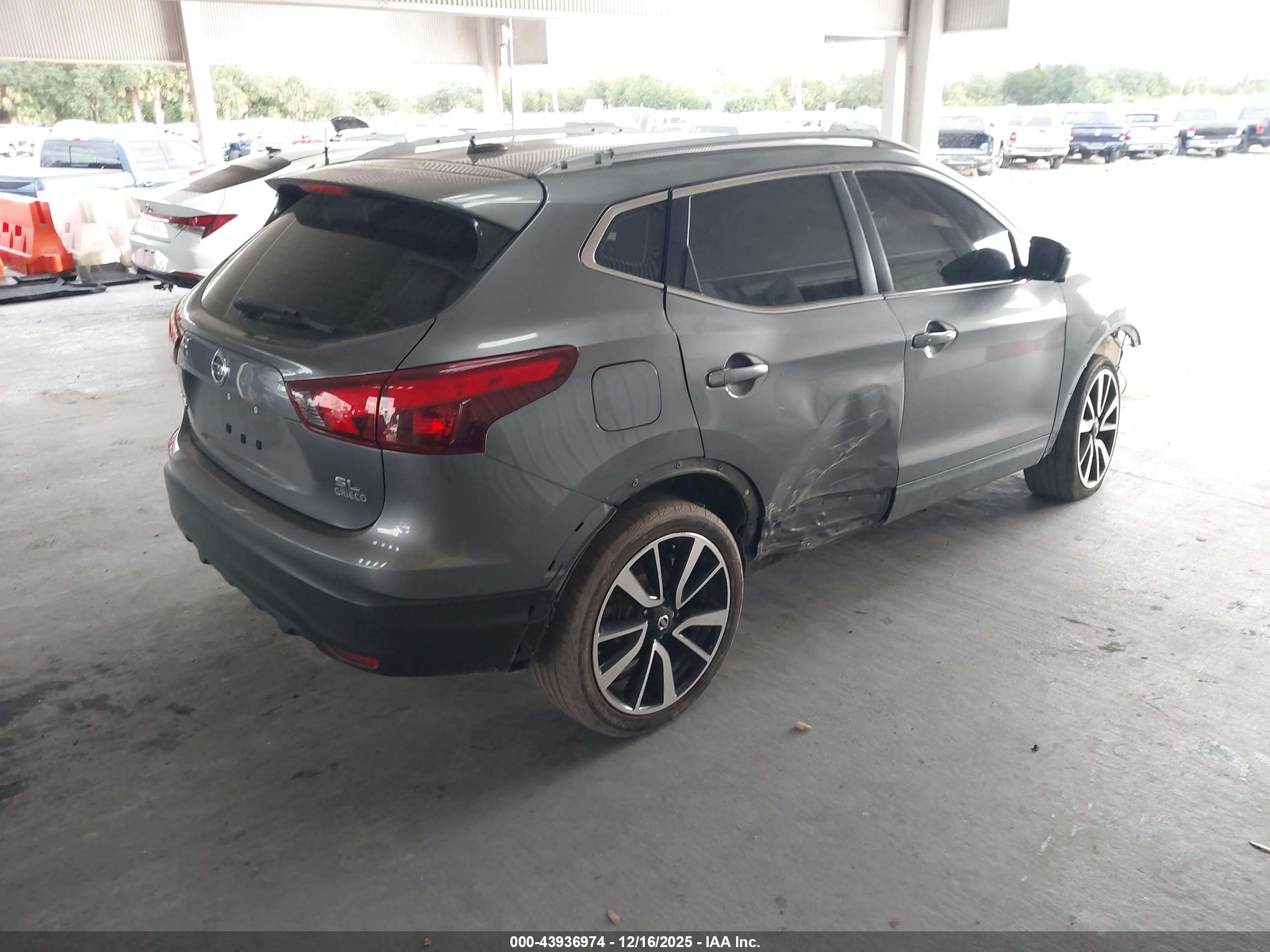 NISSAN ROGUE image 4