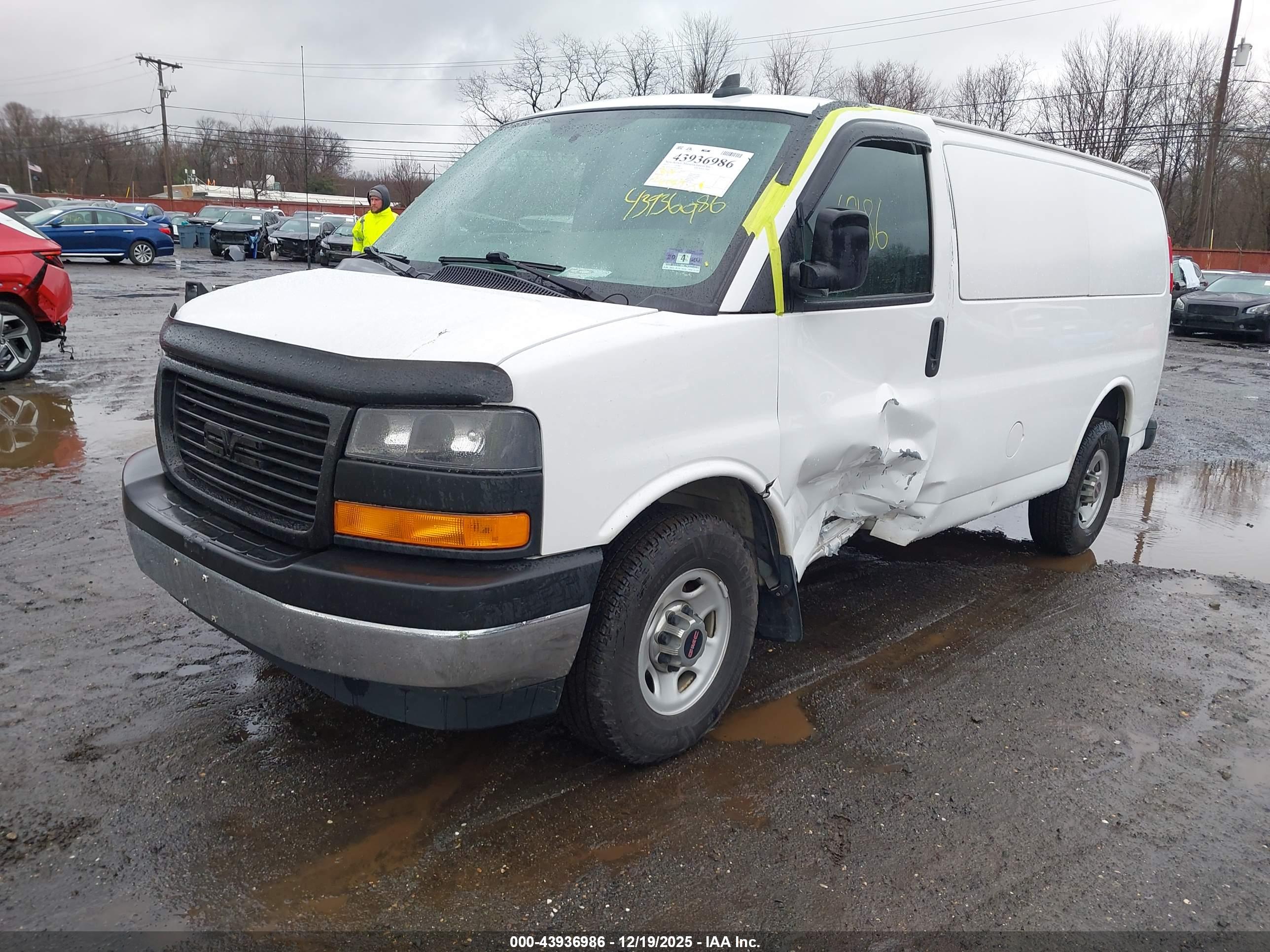 GMC SAVANA image 2