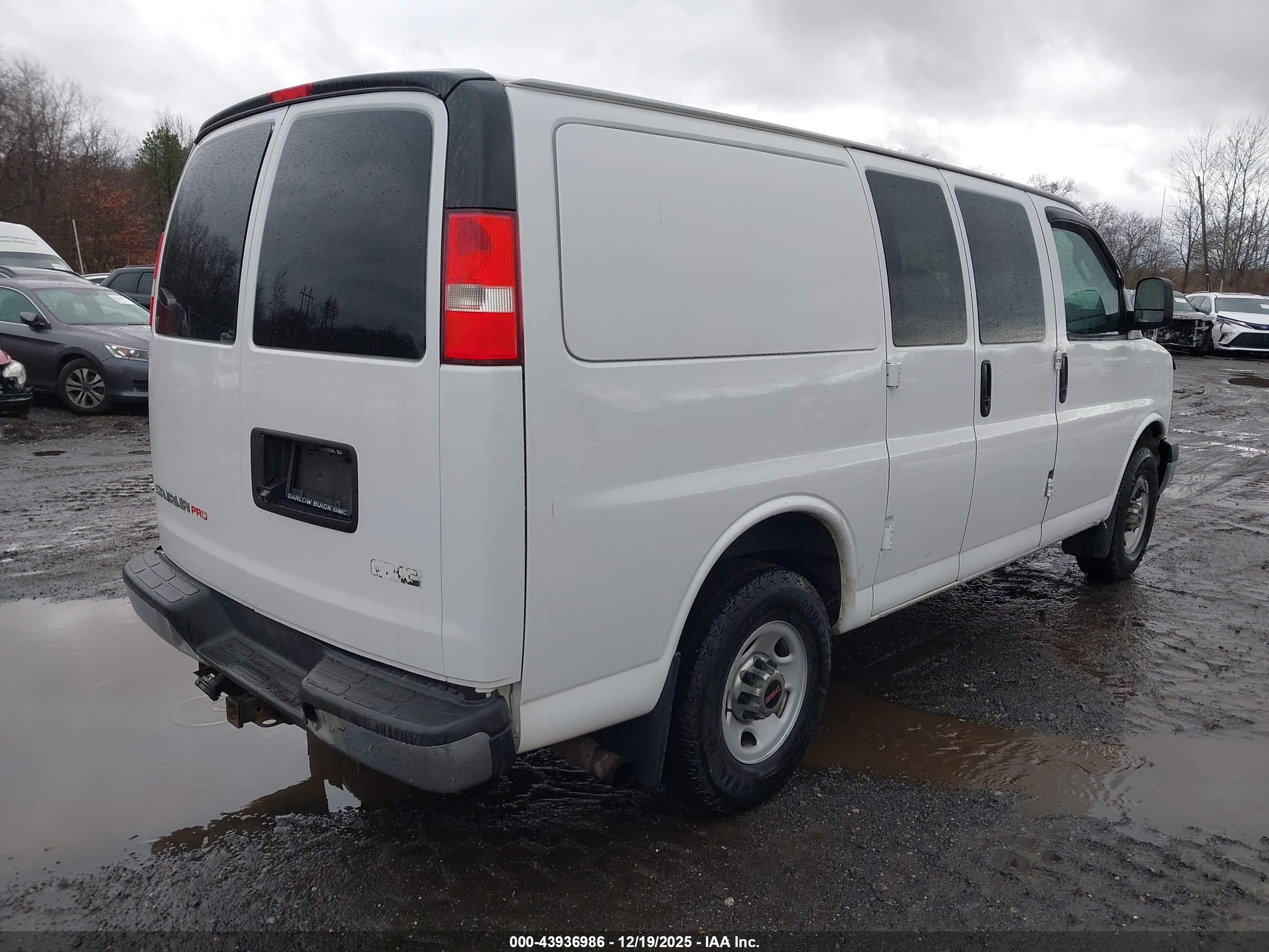 GMC SAVANA image 4