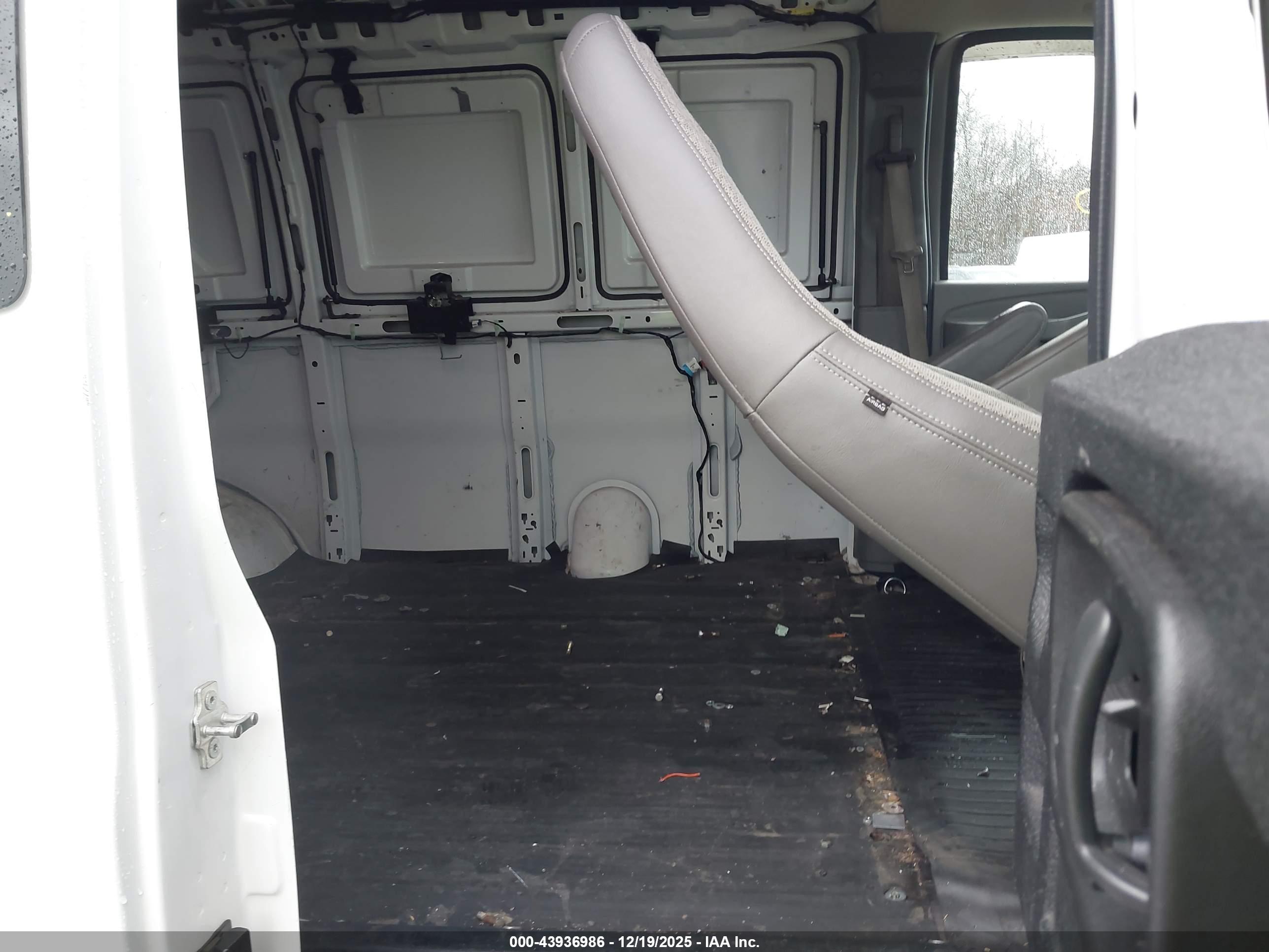 GMC SAVANA image 8