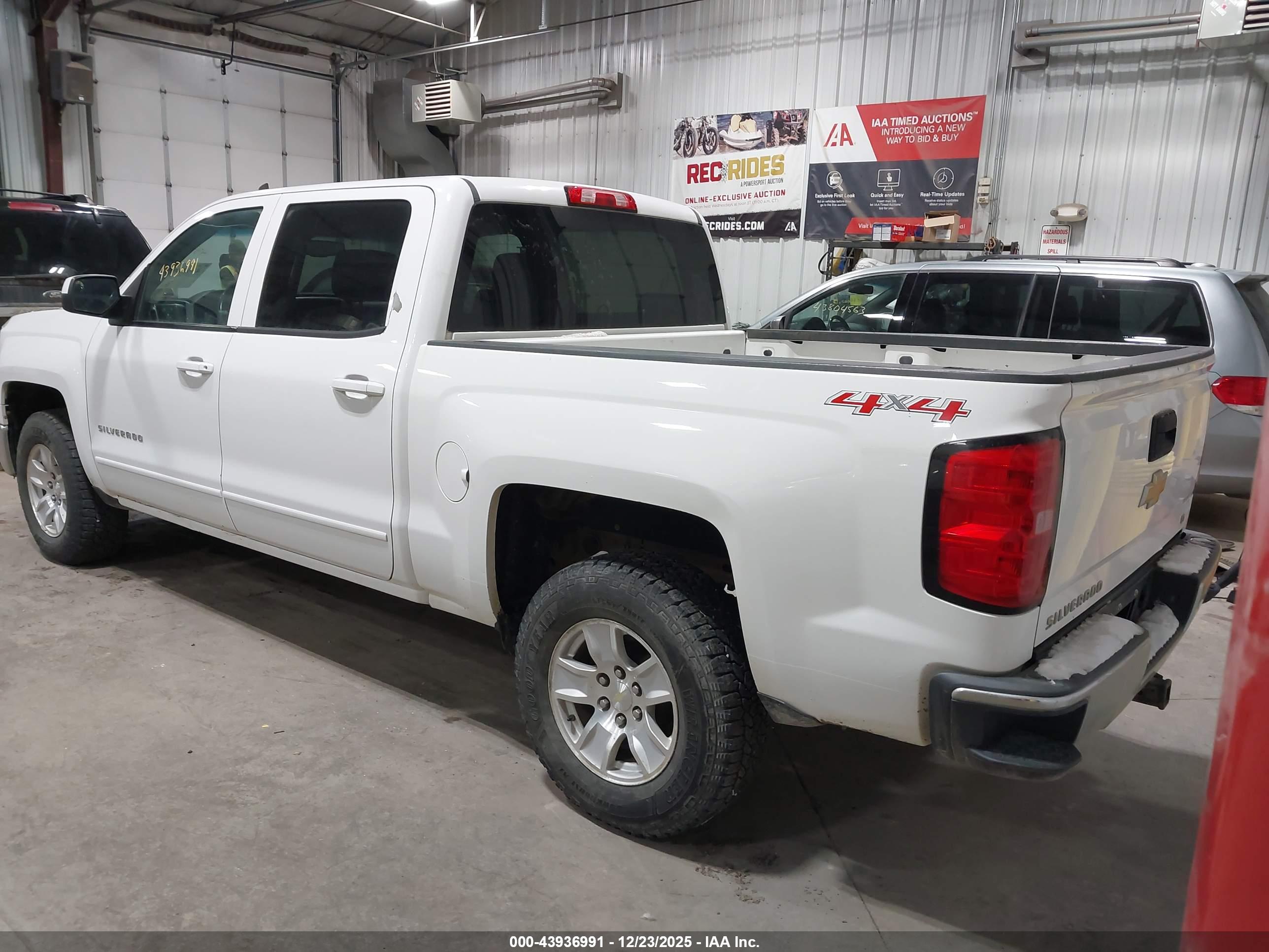 CHEVROLET SILVERADO image 3
