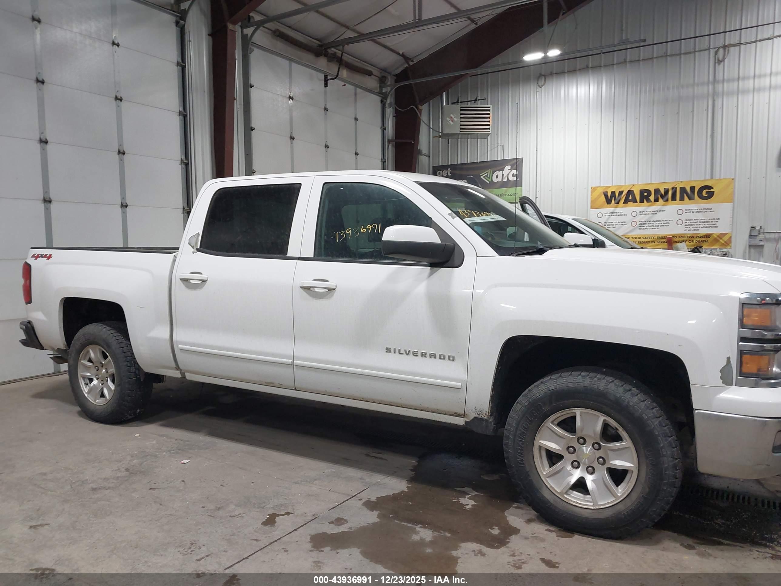 CHEVROLET SILVERADO image 6