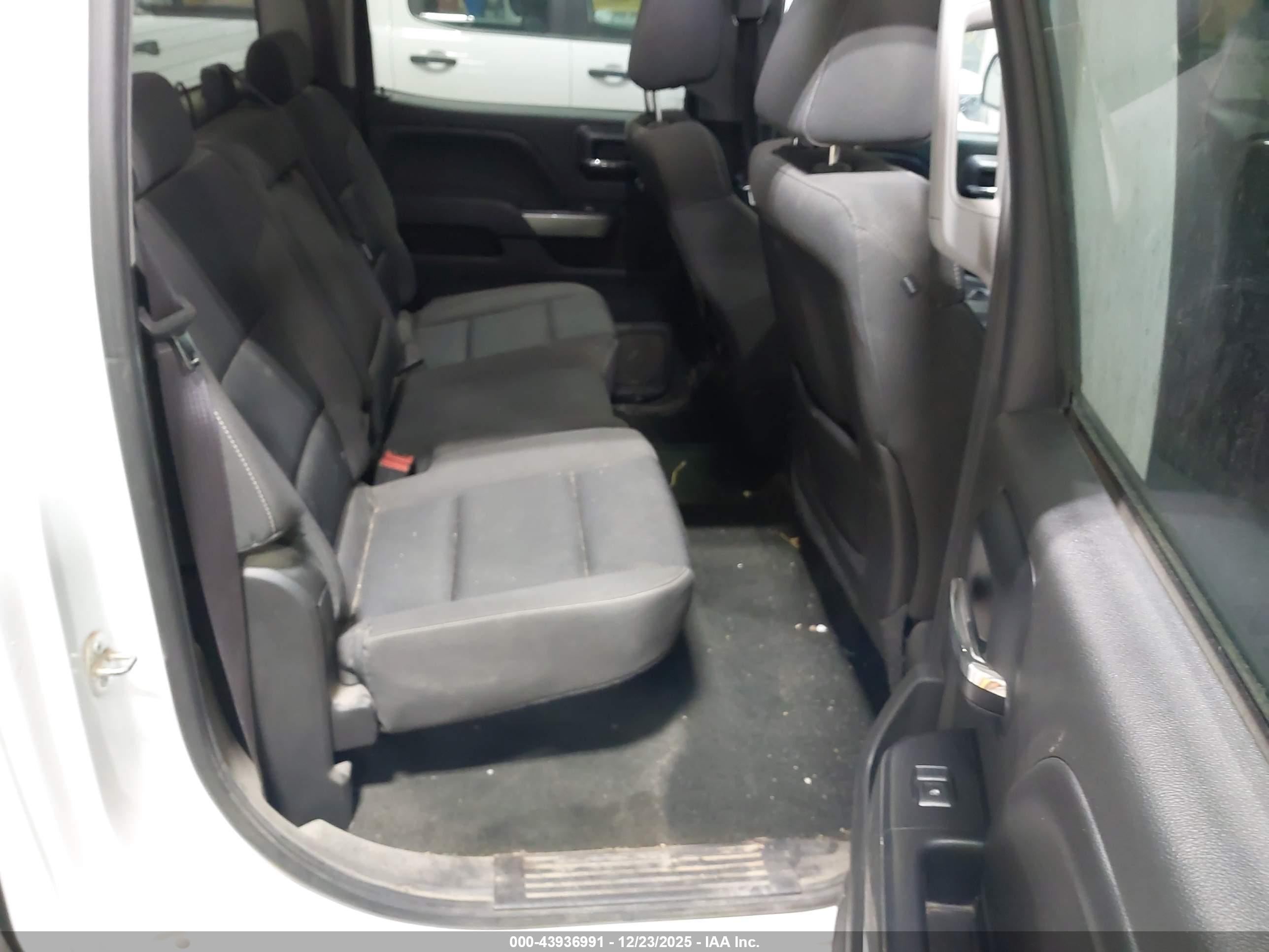 CHEVROLET SILVERADO image 8