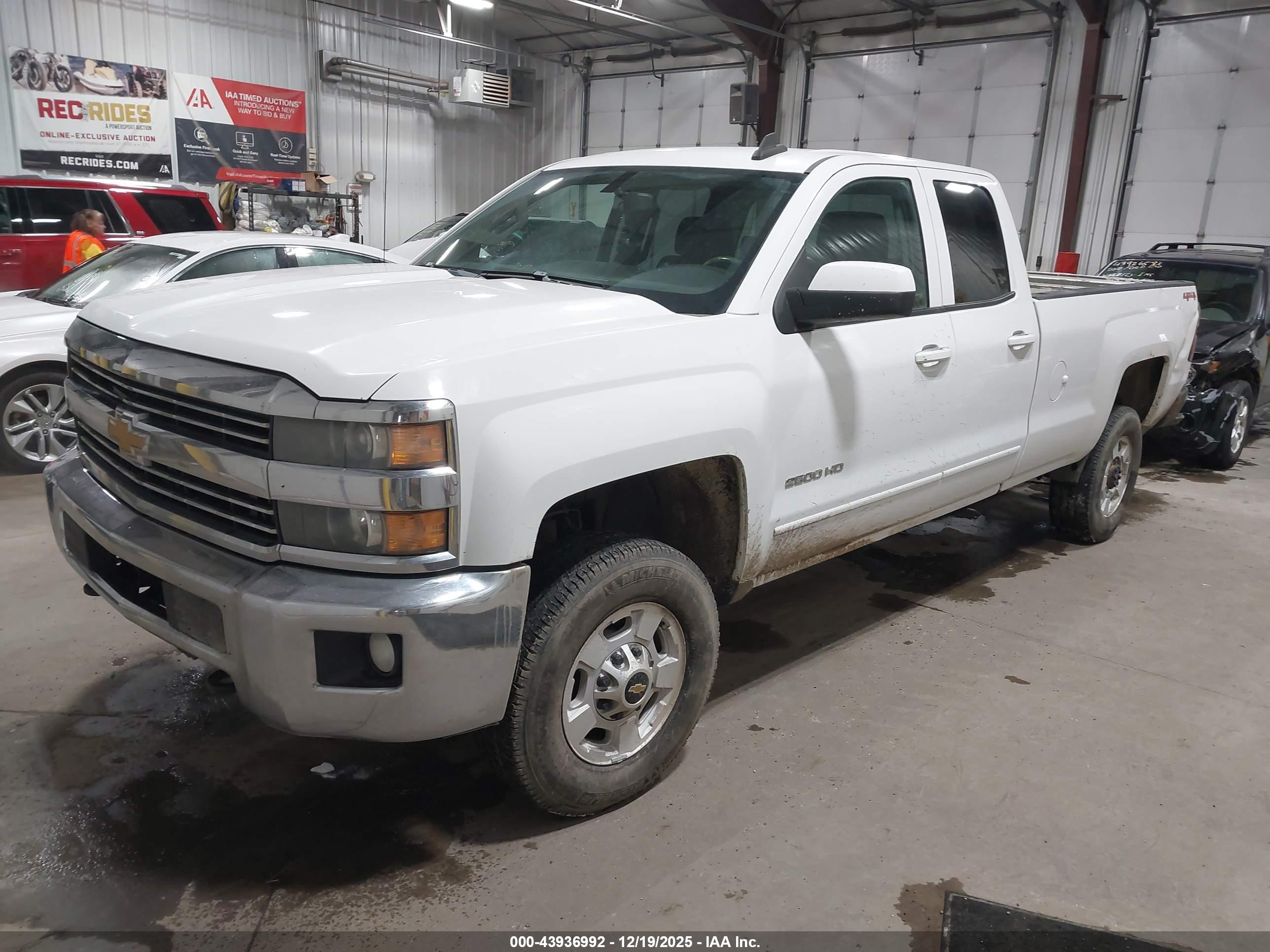 CHEVROLET SILVERADO image 2