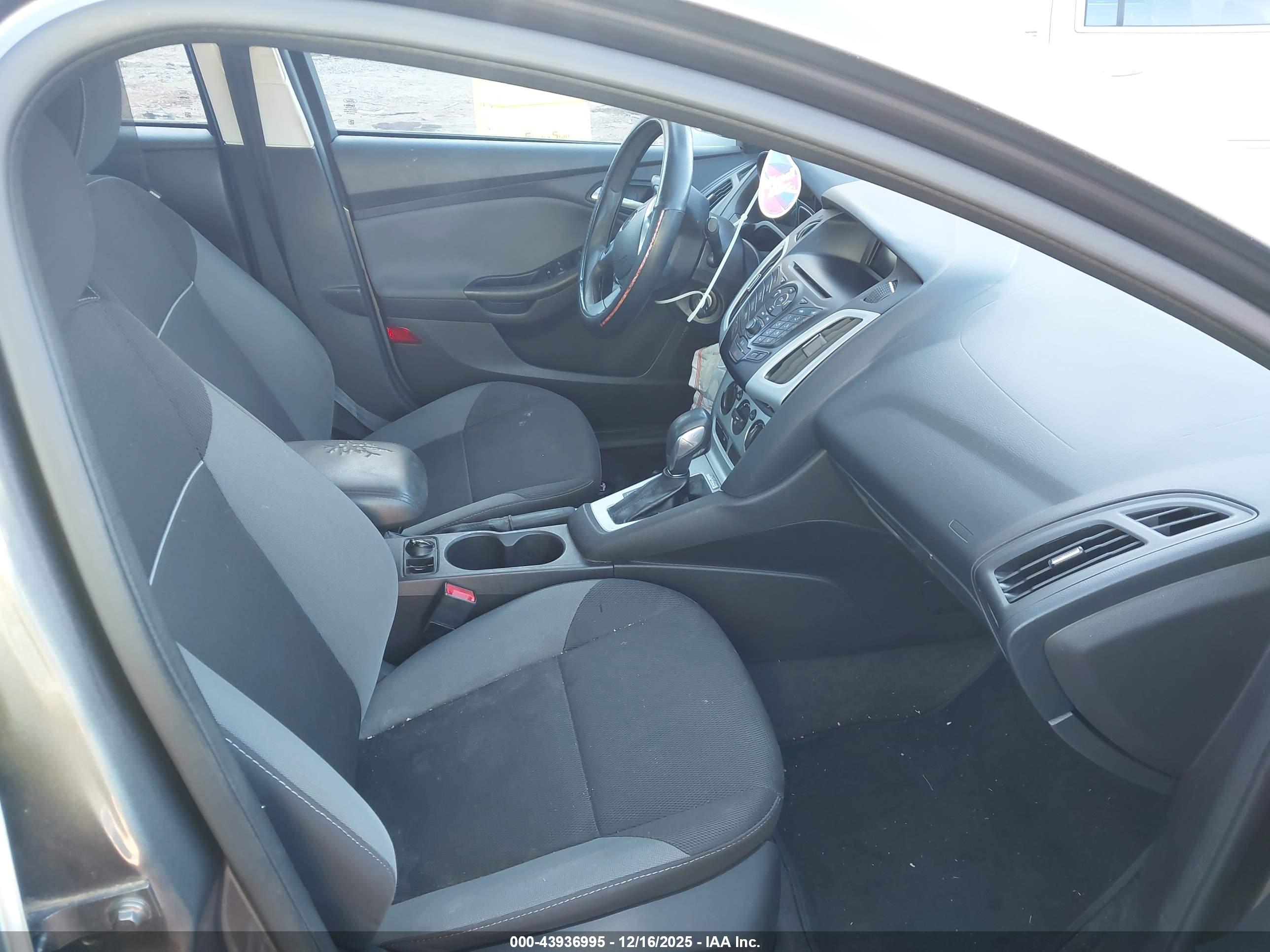 FORD FOCUS image 5