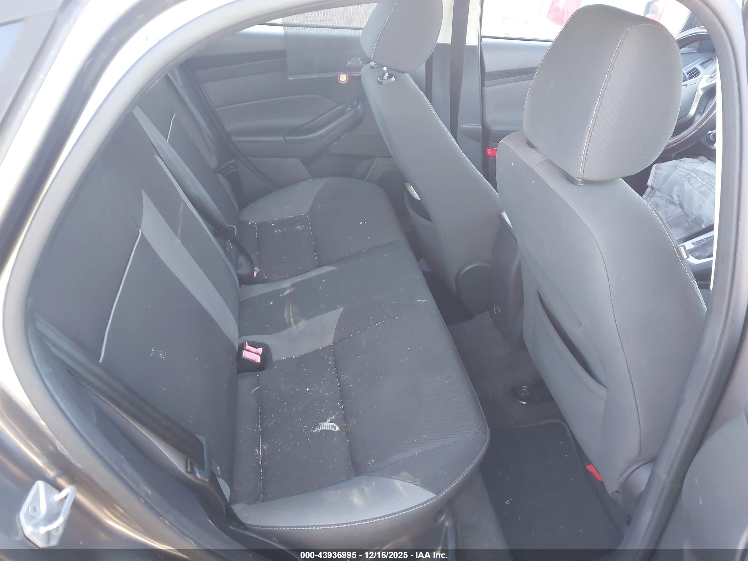 FORD FOCUS image 8