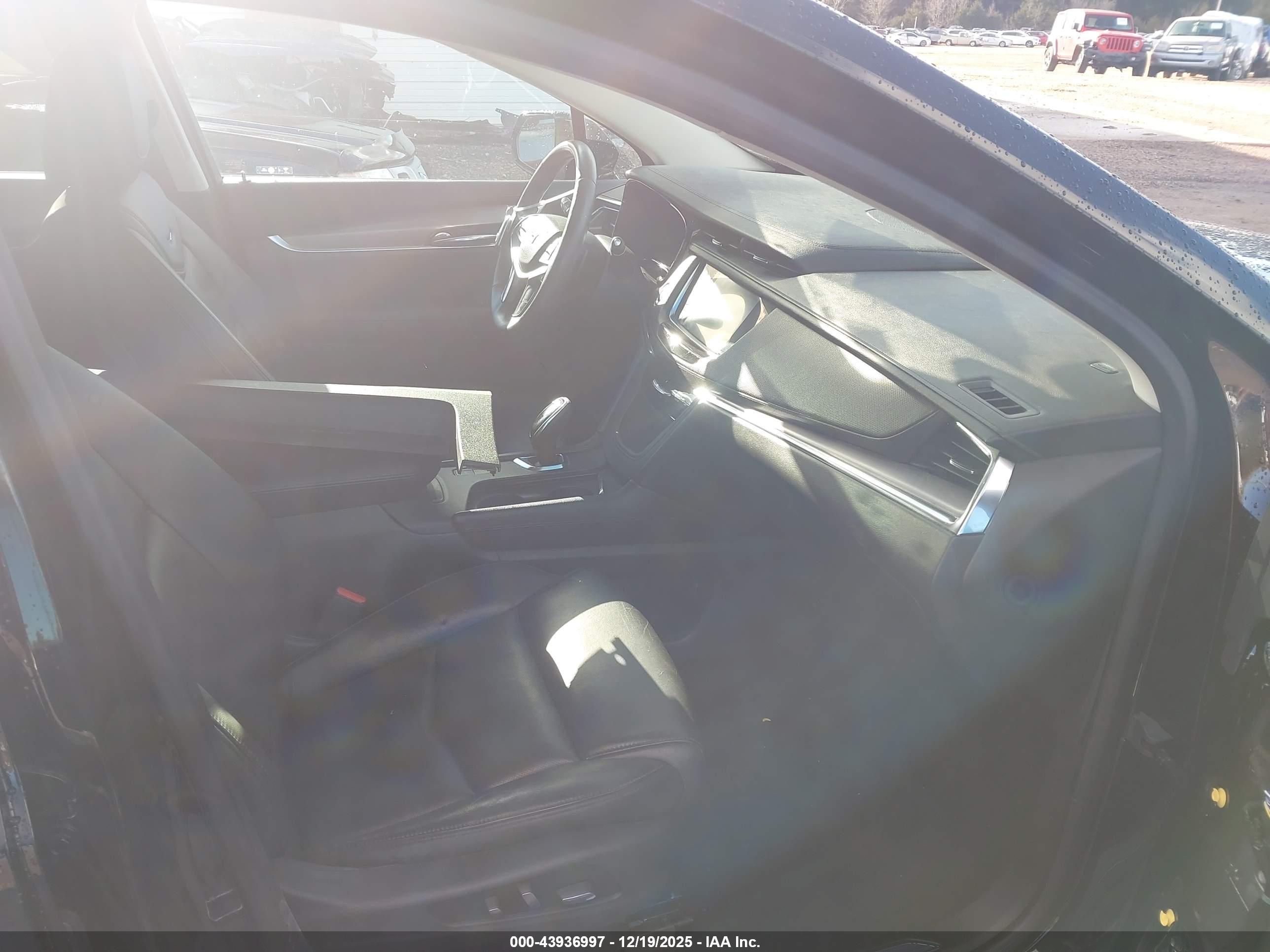 CADILLAC XT5 image 5
