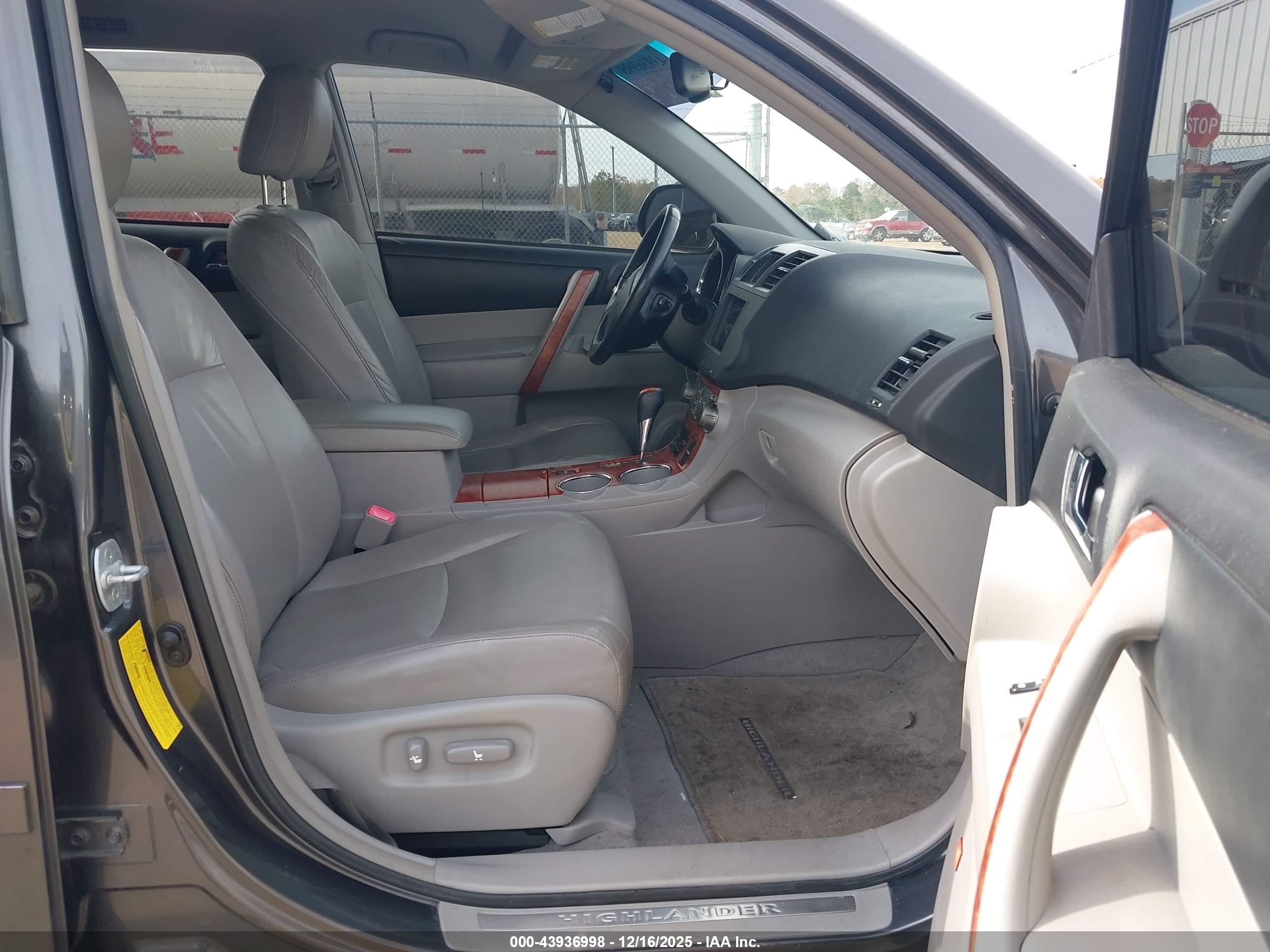 TOYOTA HIGHLANDER image 5