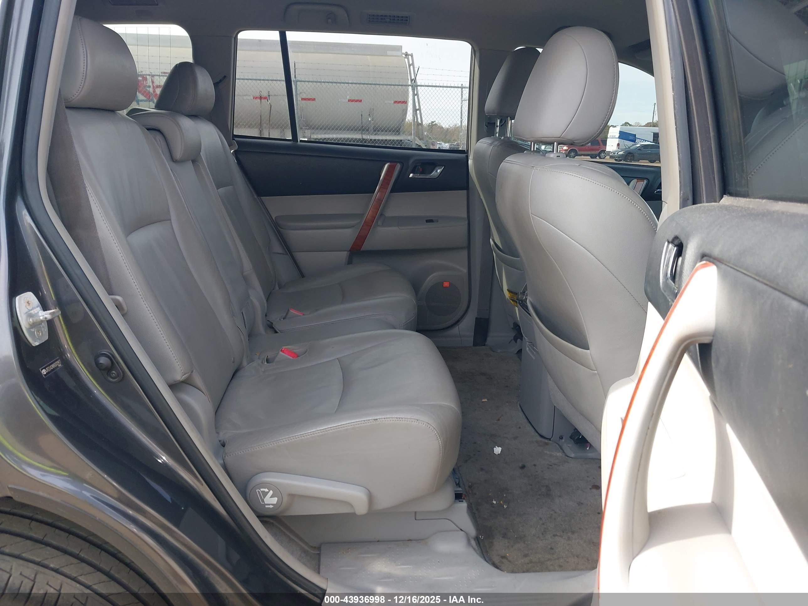 TOYOTA HIGHLANDER image 8