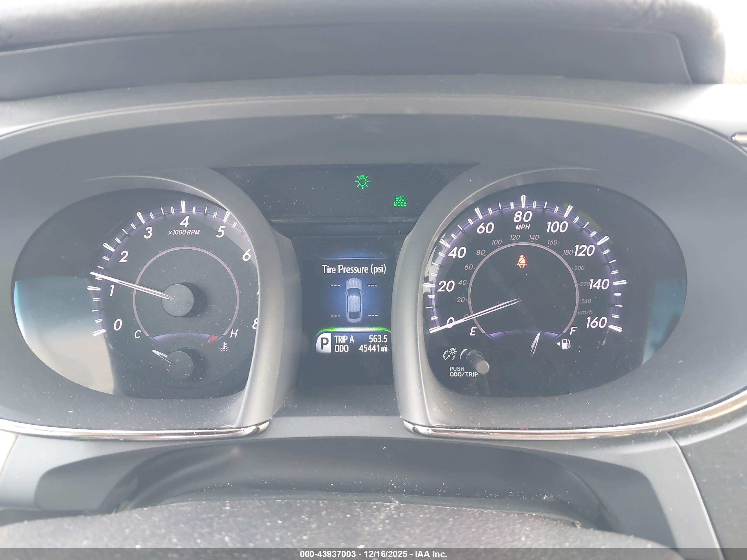 TOYOTA AVALON image 7