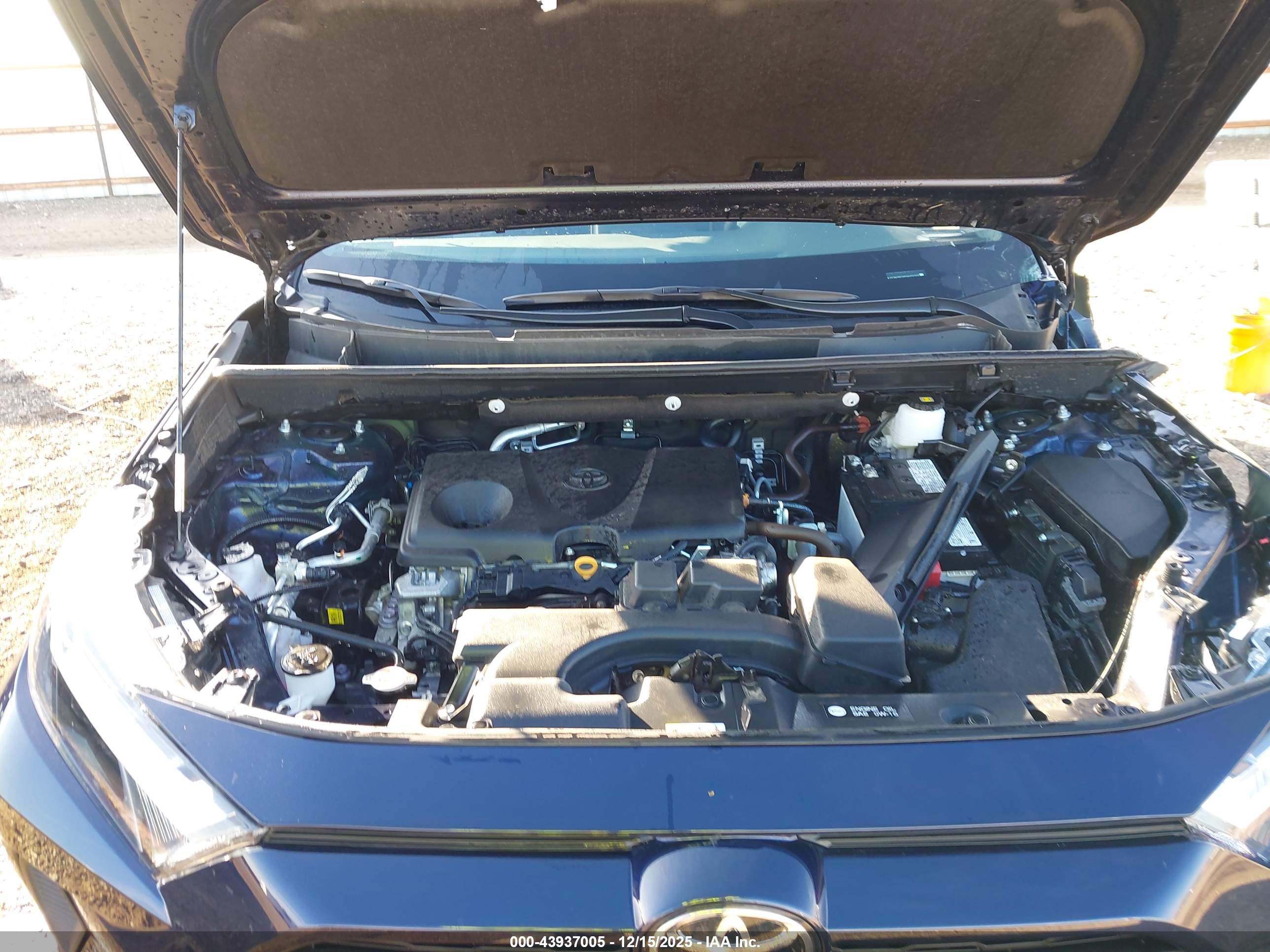 TOYOTA RAV4 image 10